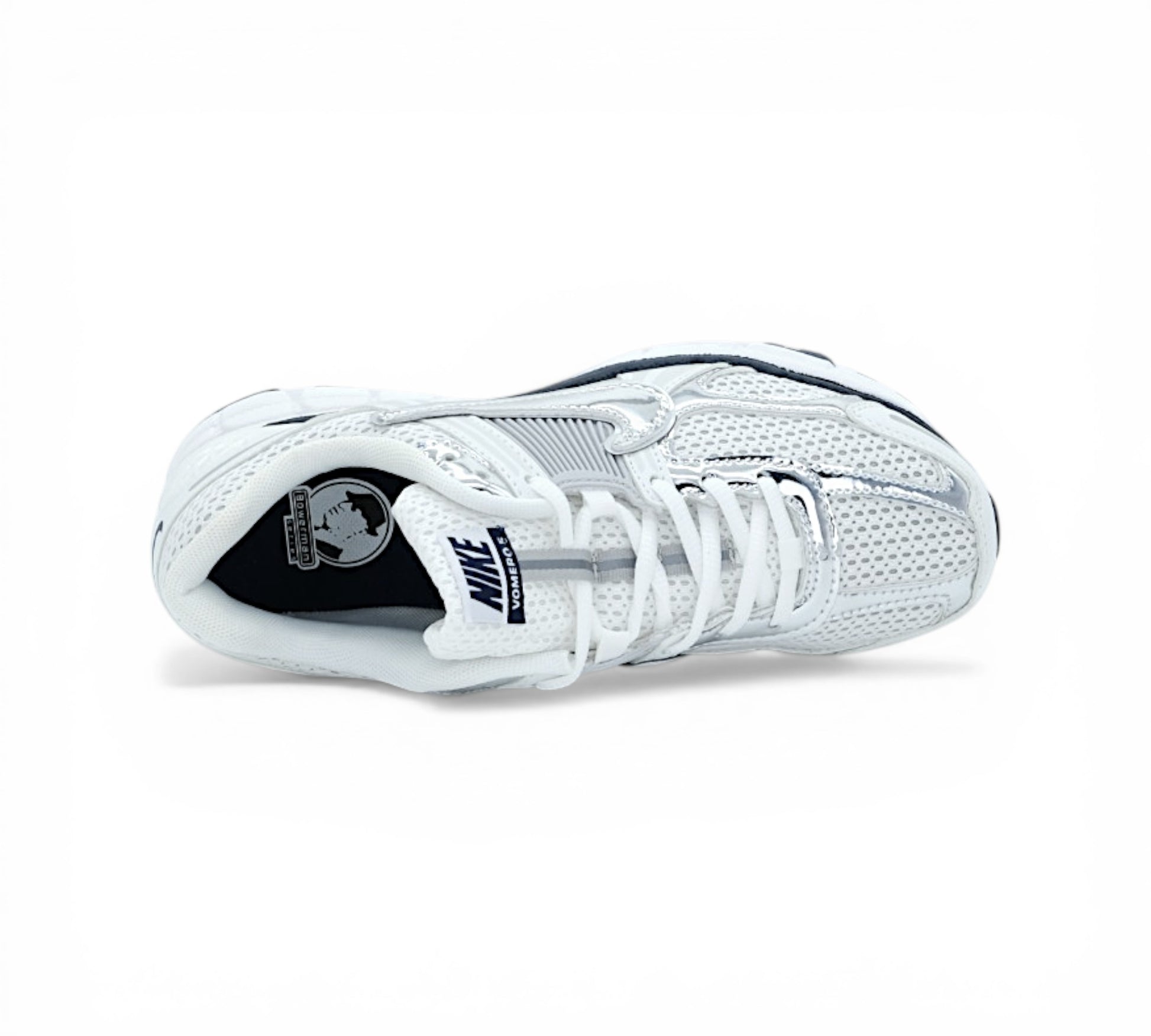 Кроссовки Nike Zoom Vomero 5, белые с серебристым, вид сбоку