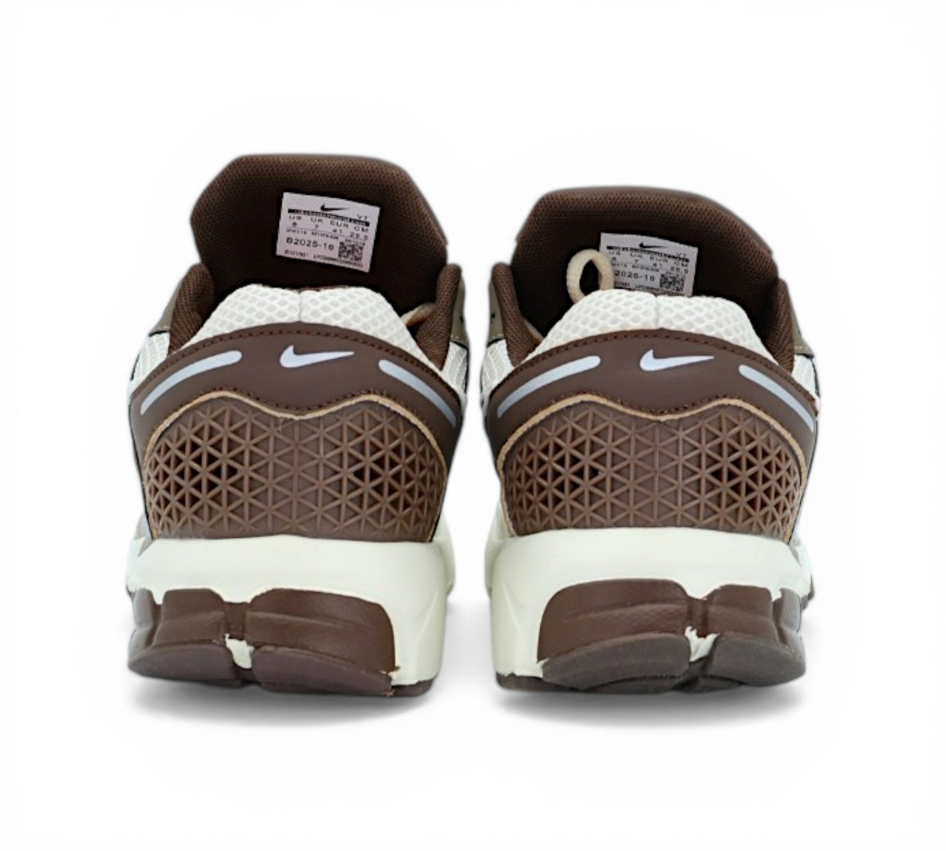 Кроссовки Nike Zoom Vomero 5, коричневые, вид сбоку