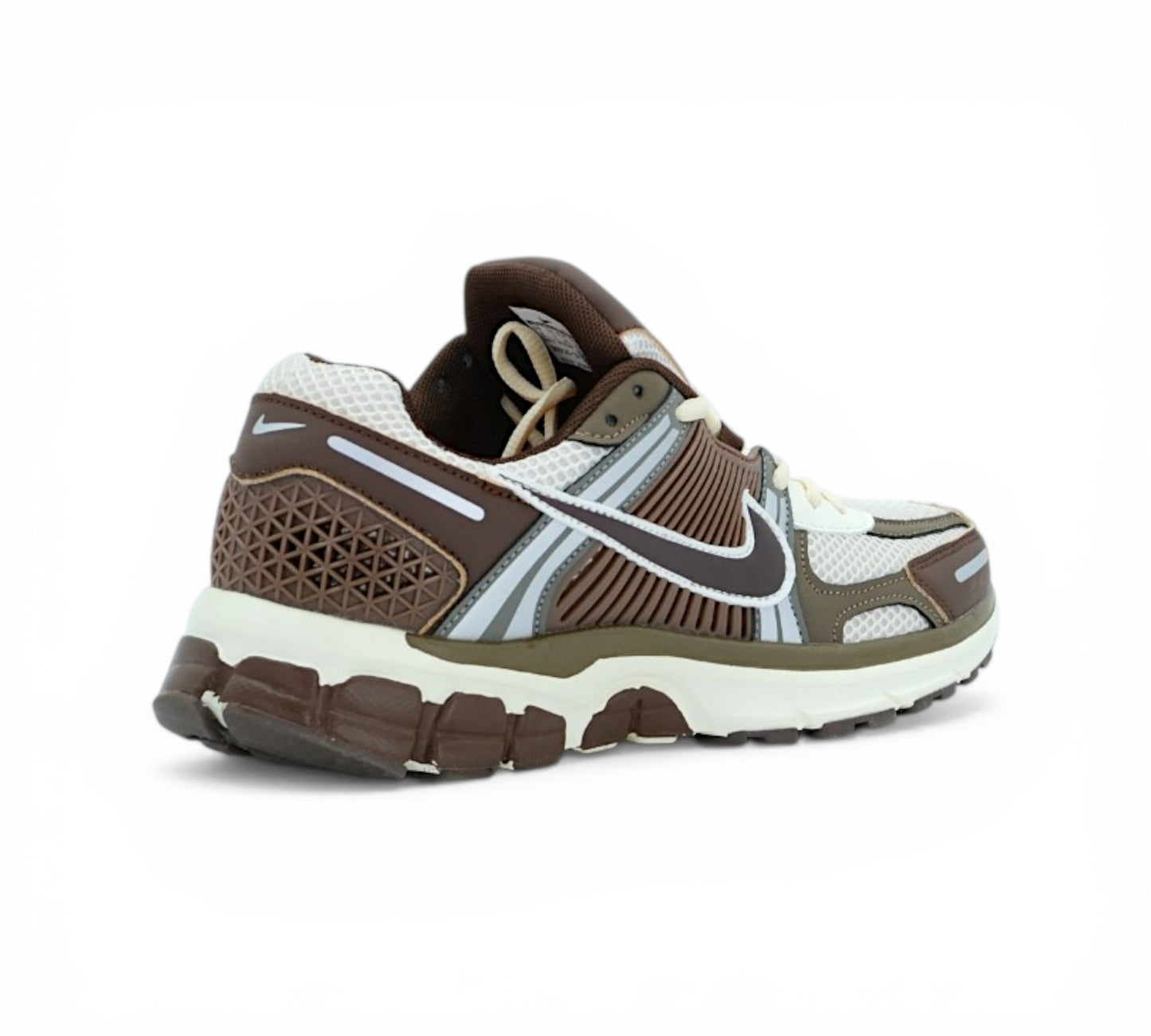 Кроссовки Nike Zoom Vomero 5, коричневые, вид сбоку