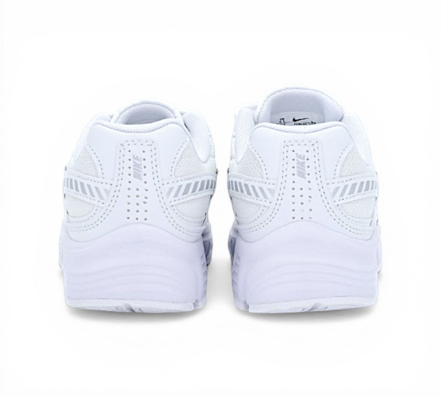Кроссовки Nike белые, вид сбоку