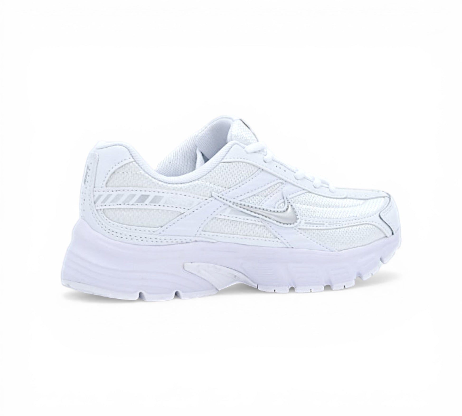 Кроссовки Nike белые, вид сбоку