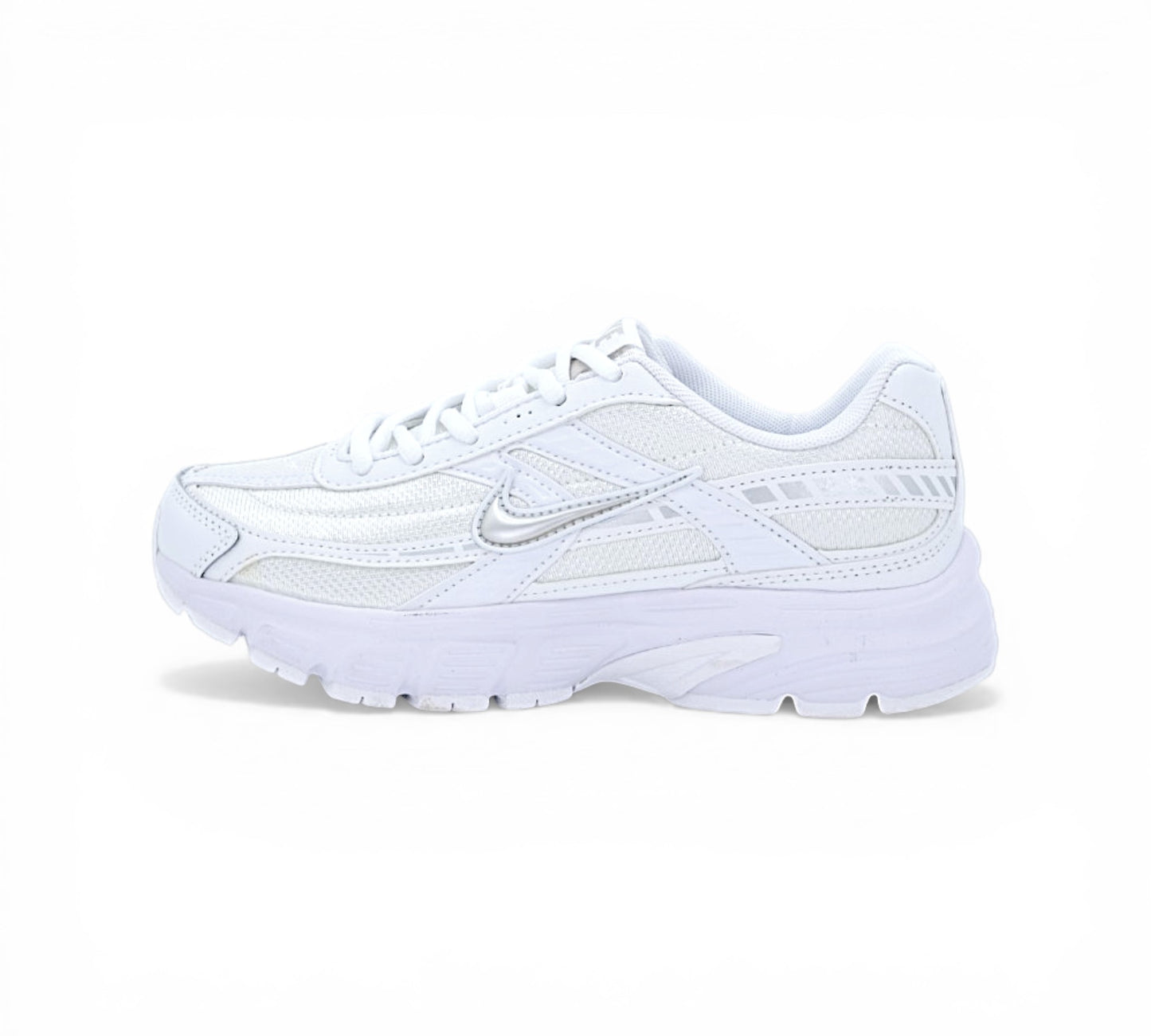 Кроссовки Nike белые, вид сбоку