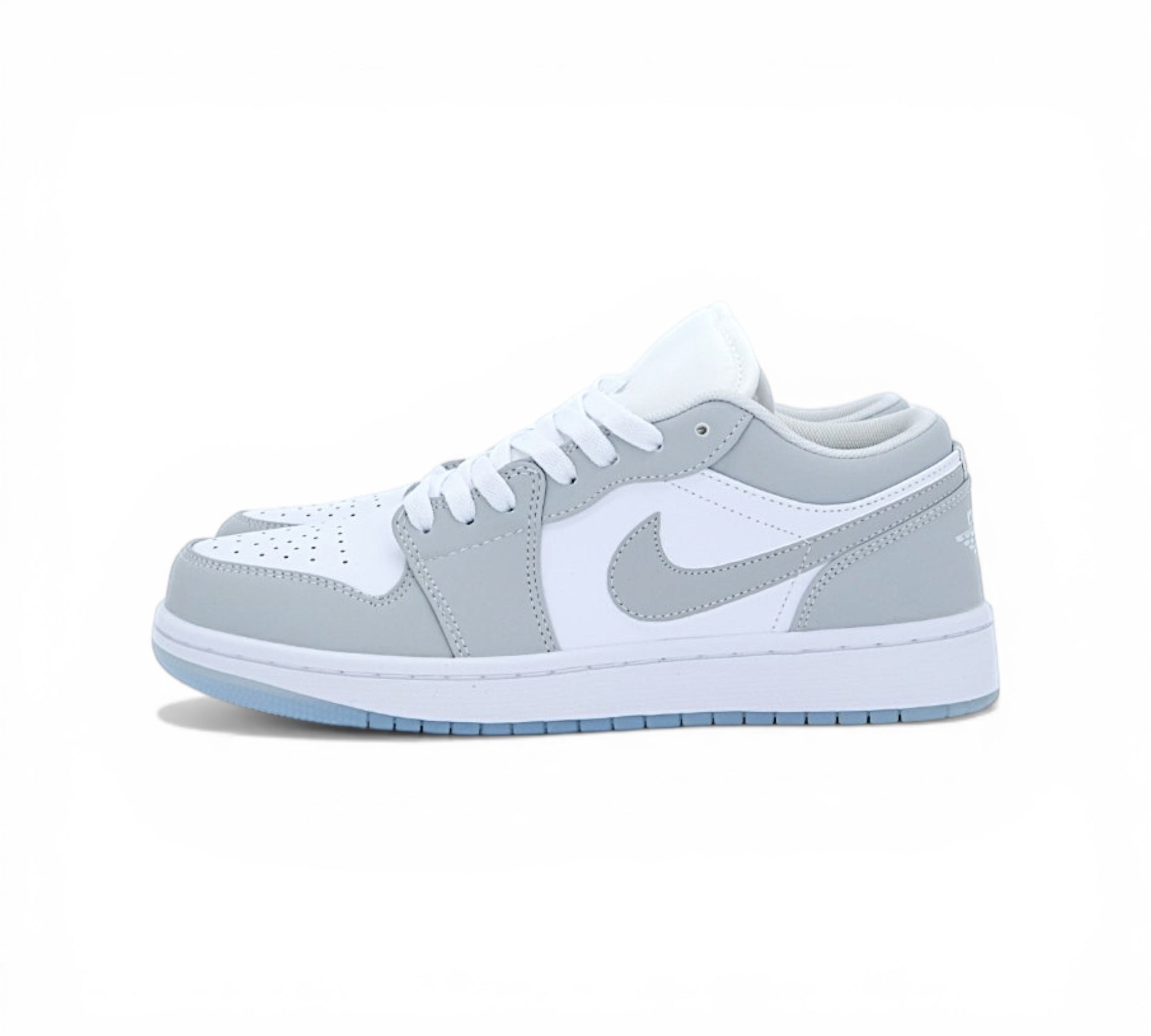 Низкие кроссовки Air Jordan 1 Low, серый и белый, вид сбоку