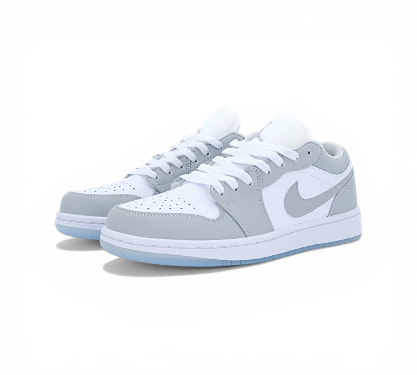 Низкие кроссовки Air Jordan 1 Low, серый и белый, вид сбоку