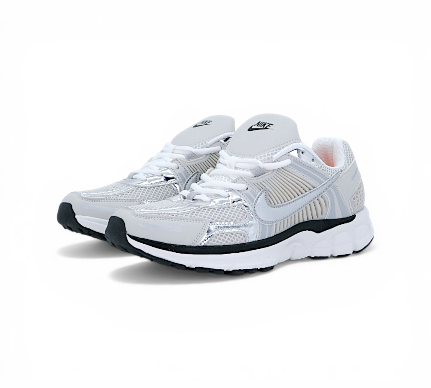 Кроссовки Nike Zoom Vomero 5, серые, вид сбоку