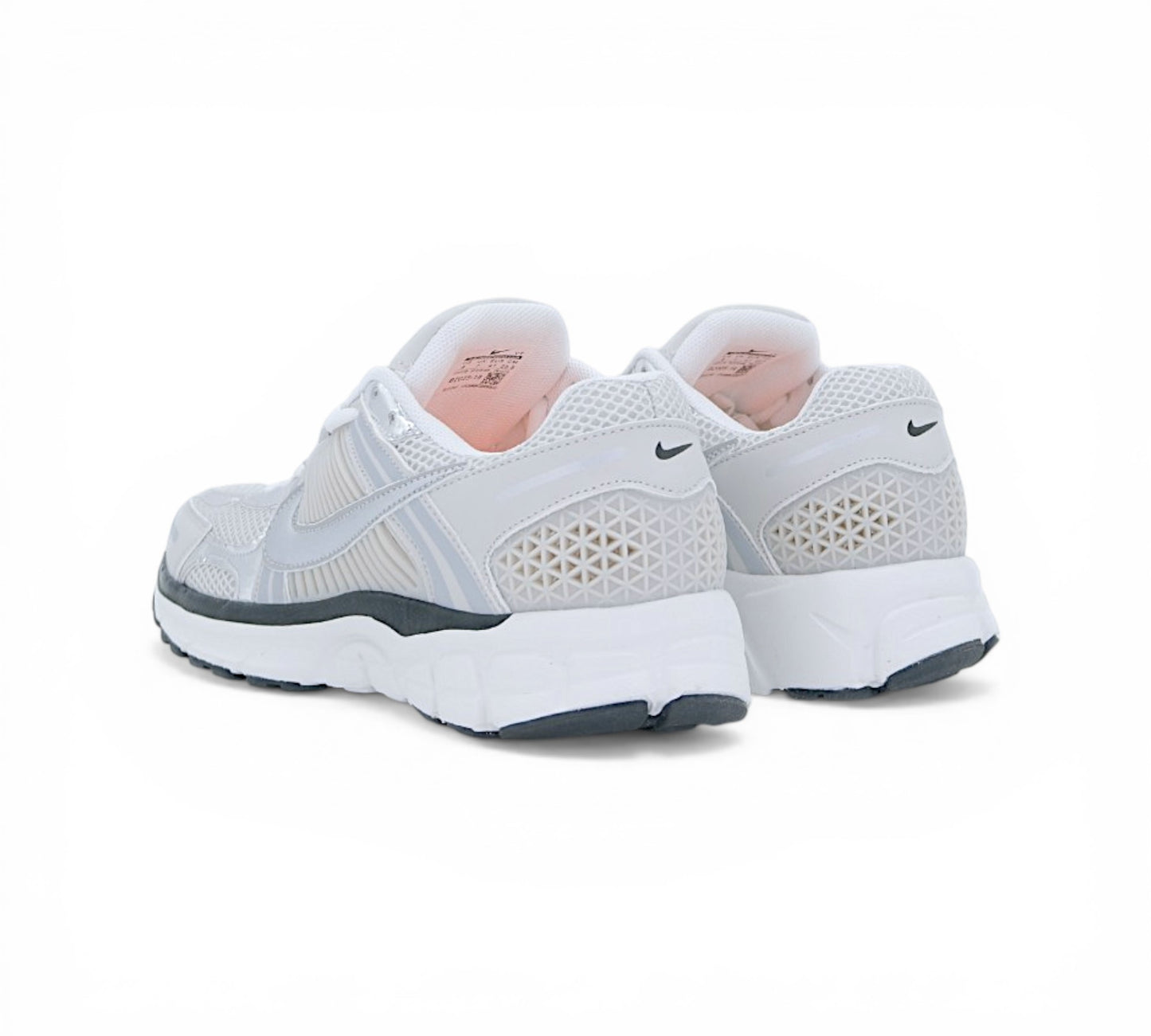 Кроссовки Nike Zoom Vomero 5, серые, вид сбоку