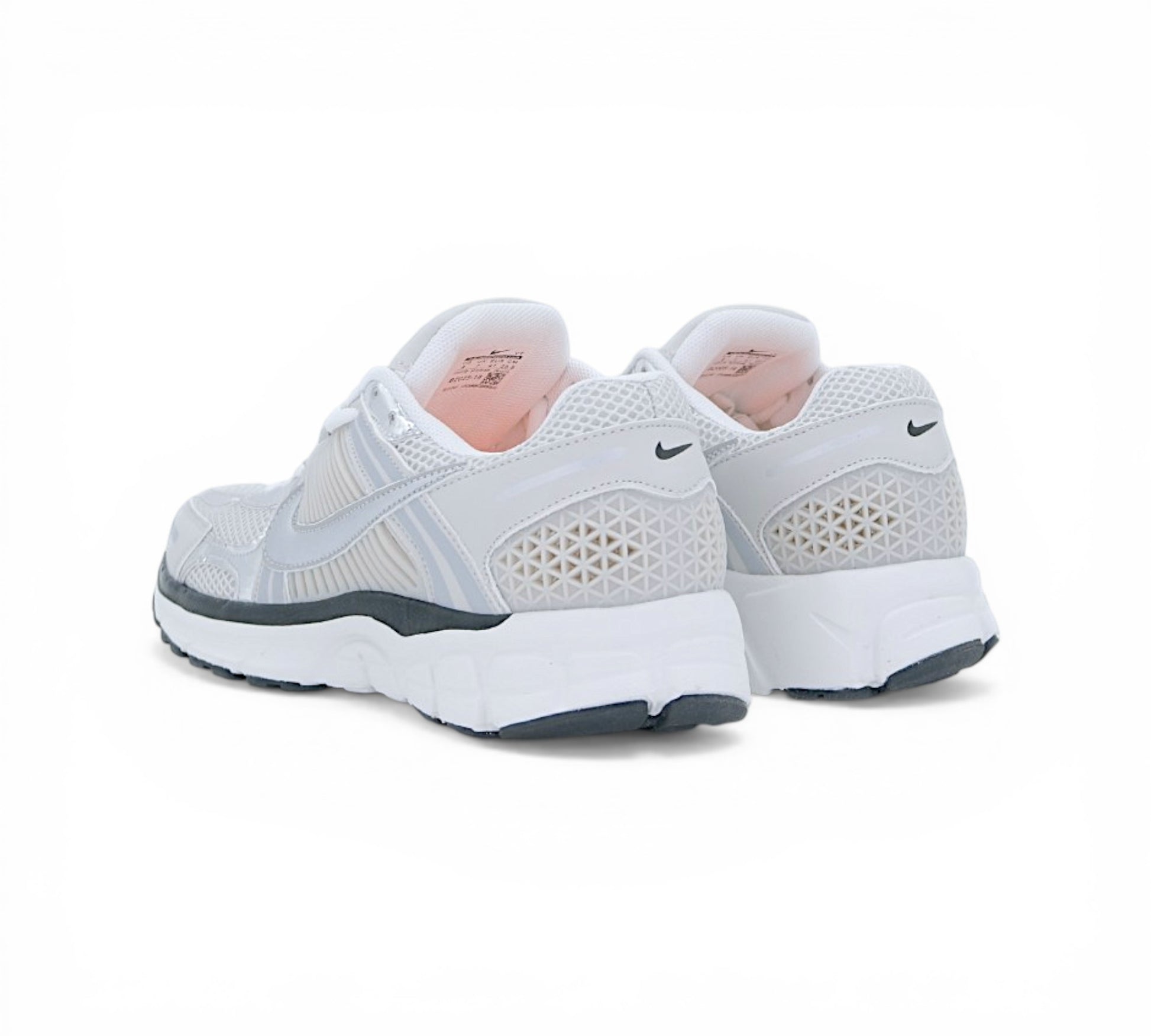 Кроссовки Nike Zoom Vomero 5, серые, вид сбоку