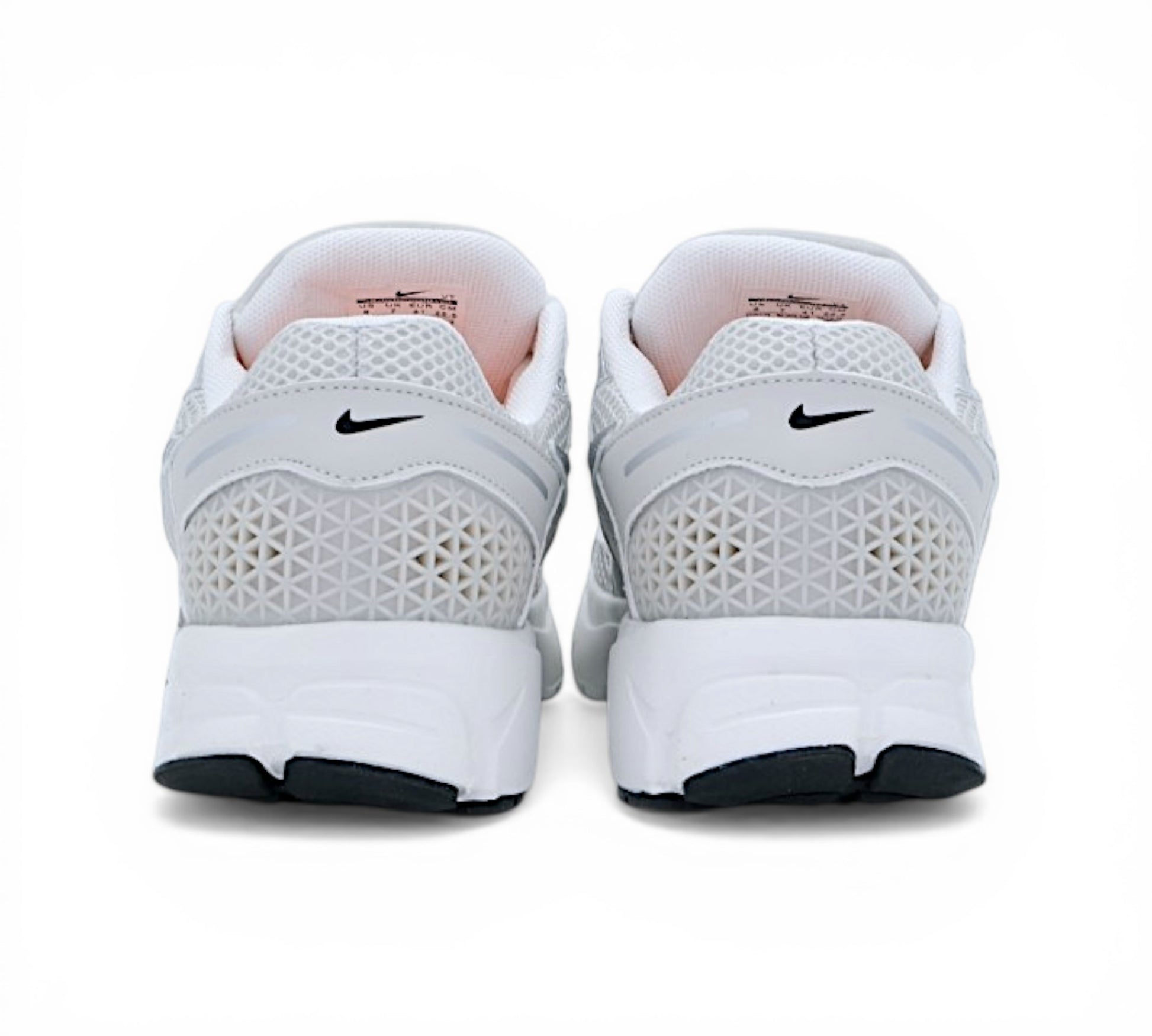 Кроссовки Nike Zoom Vomero 5, серые, вид сбоку