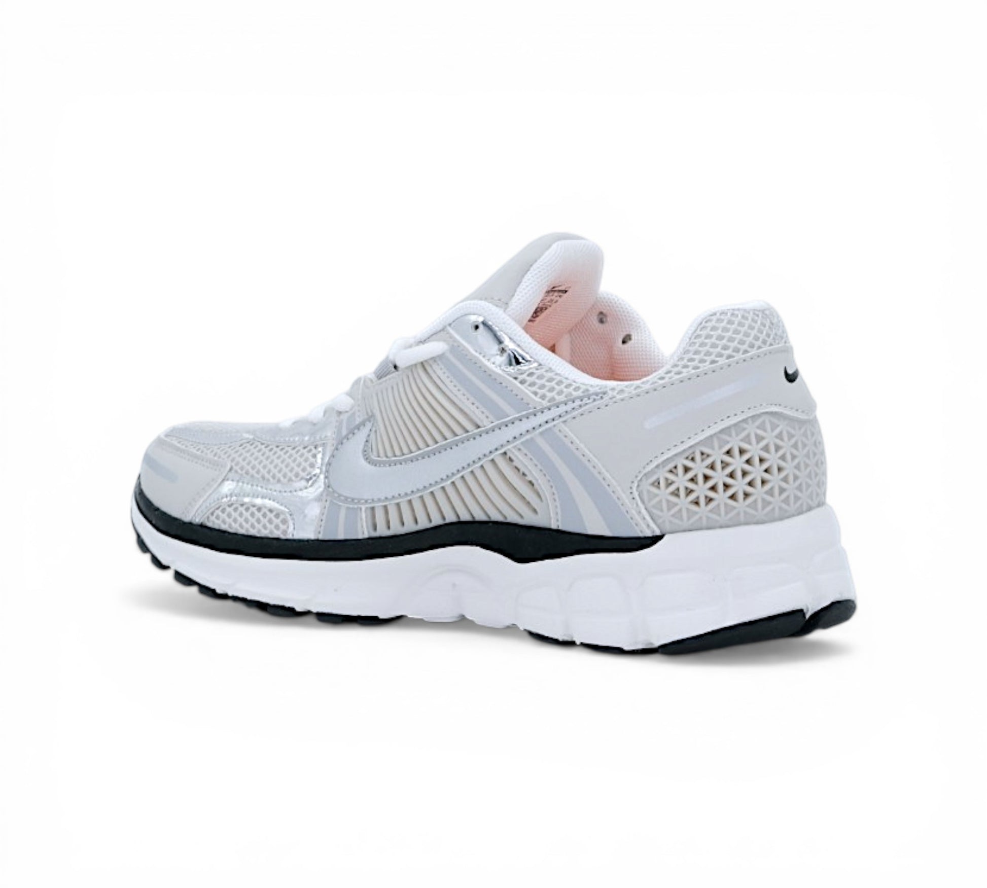 Кроссовки Nike Zoom Vomero 5, серые, вид сбоку