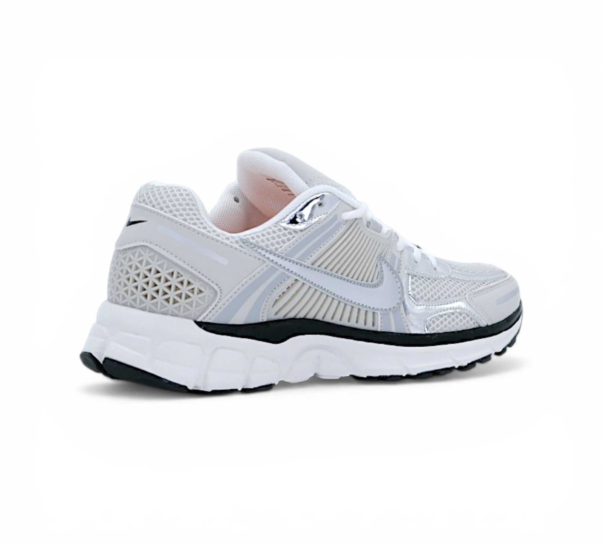 Кроссовки Nike Zoom Vomero 5, серые, вид сбоку