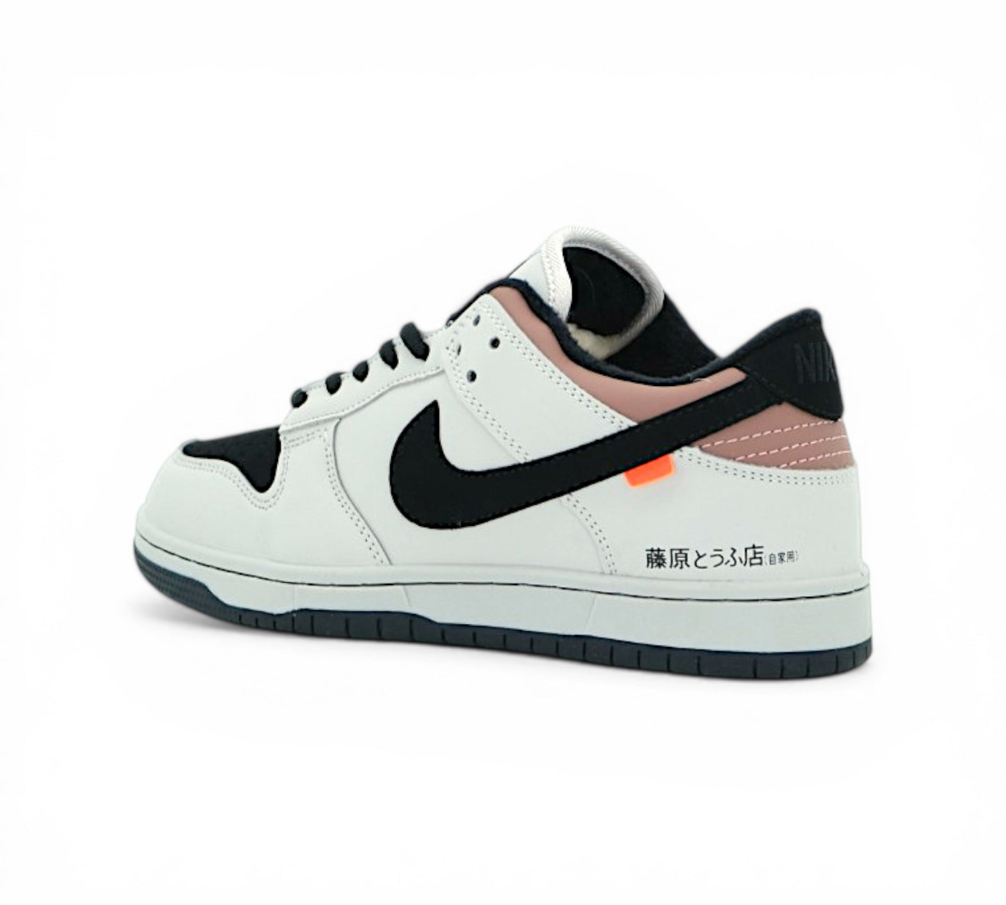 Кроссовки Nike SB Dunk Low AE86, белые с черным, вид сбоку