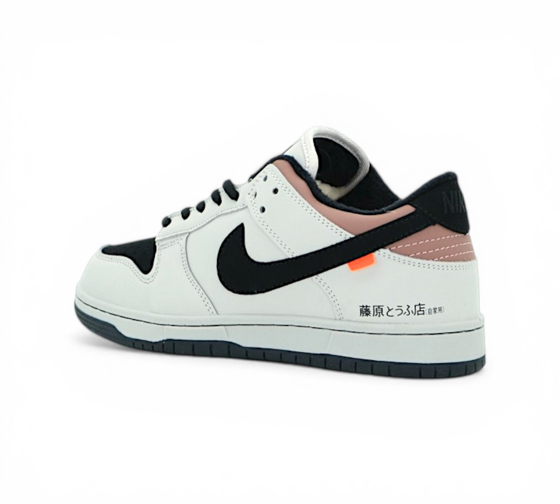 Кроссовки Nike SB Dunk Low AE86, белые с черным, вид сбоку