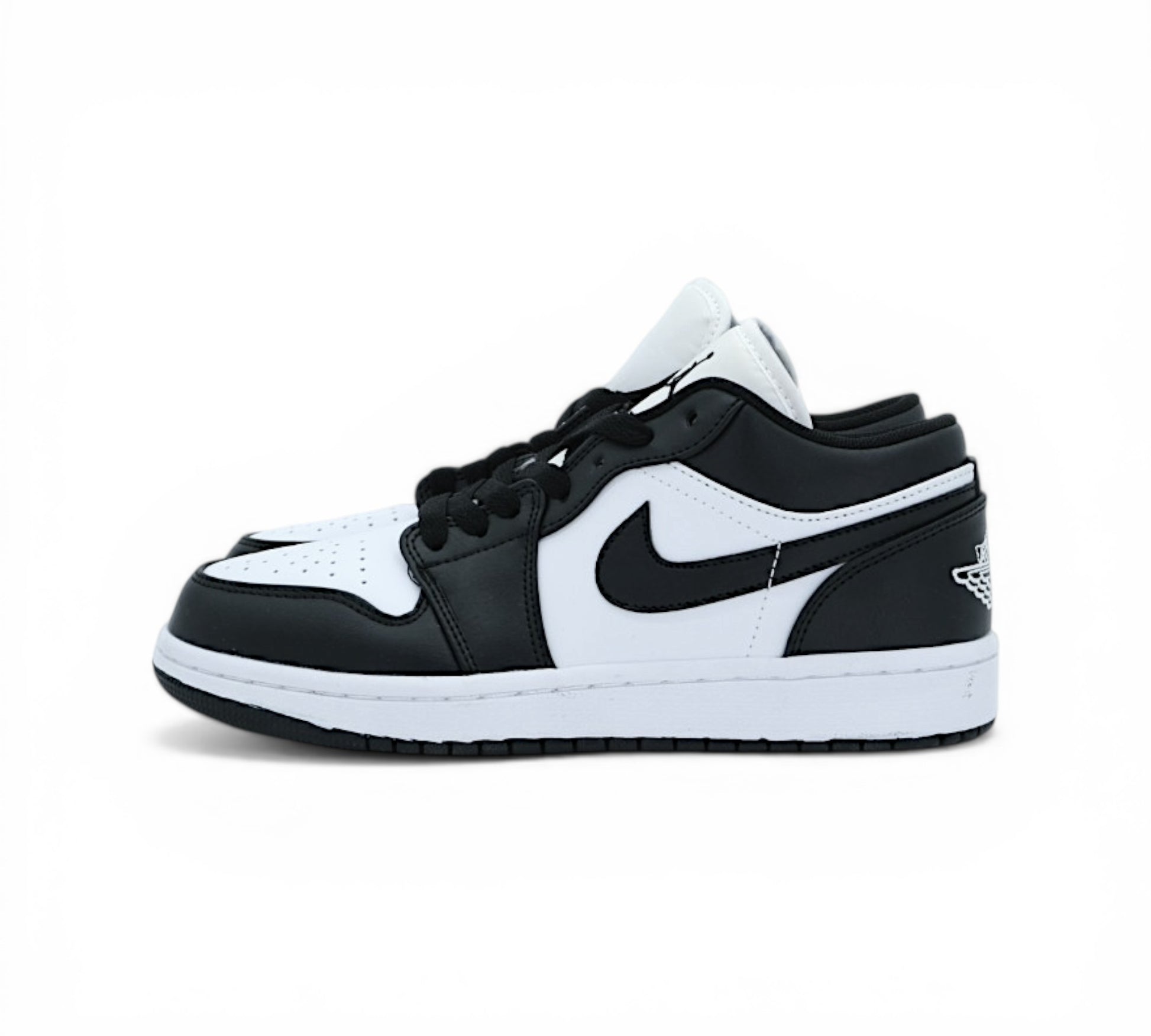 Кроссовки Nike Air Jordan 1 Low чёрно-белые, вид сбоку