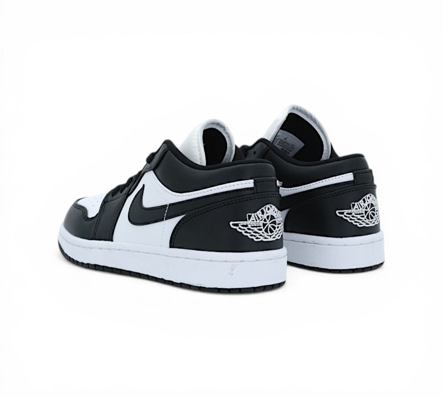 Кроссовки Nike Air Jordan 1 Low чёрно-белые, вид сбоку