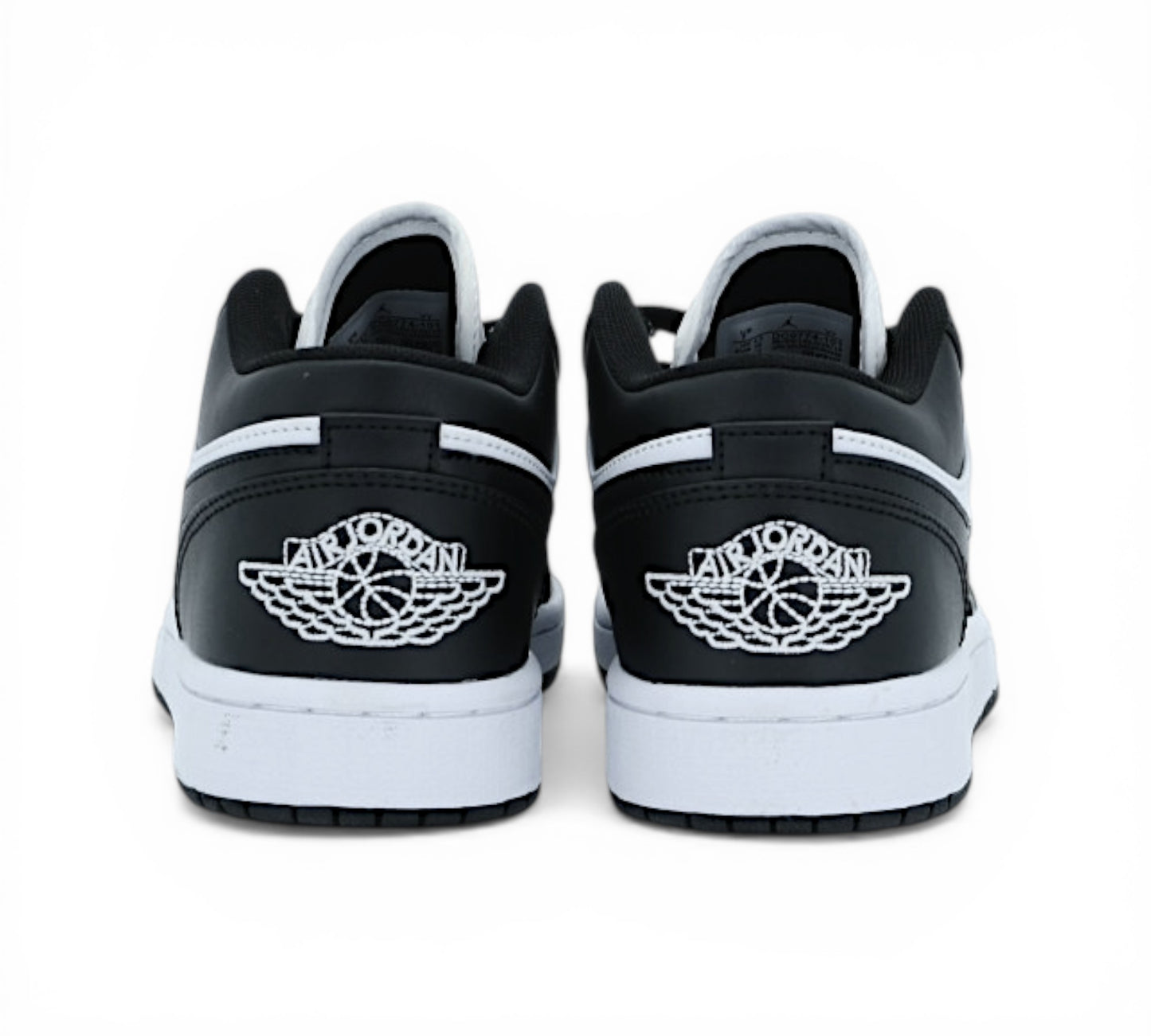 Кроссовки Nike Air Jordan 1 Low чёрно-белые, вид сбоку