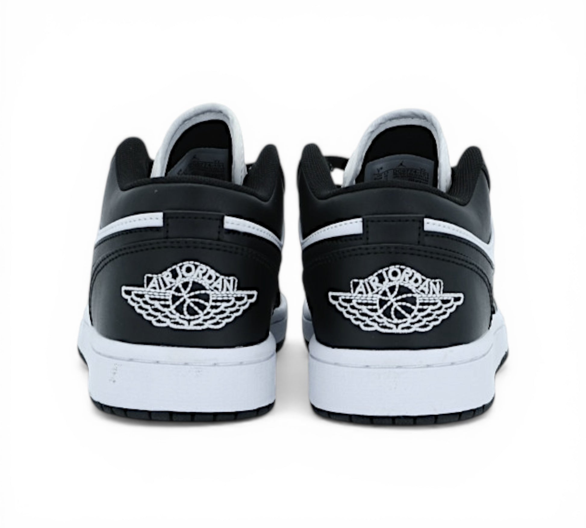 Кроссовки Nike Air Jordan 1 Low чёрно-белые, вид сбоку
