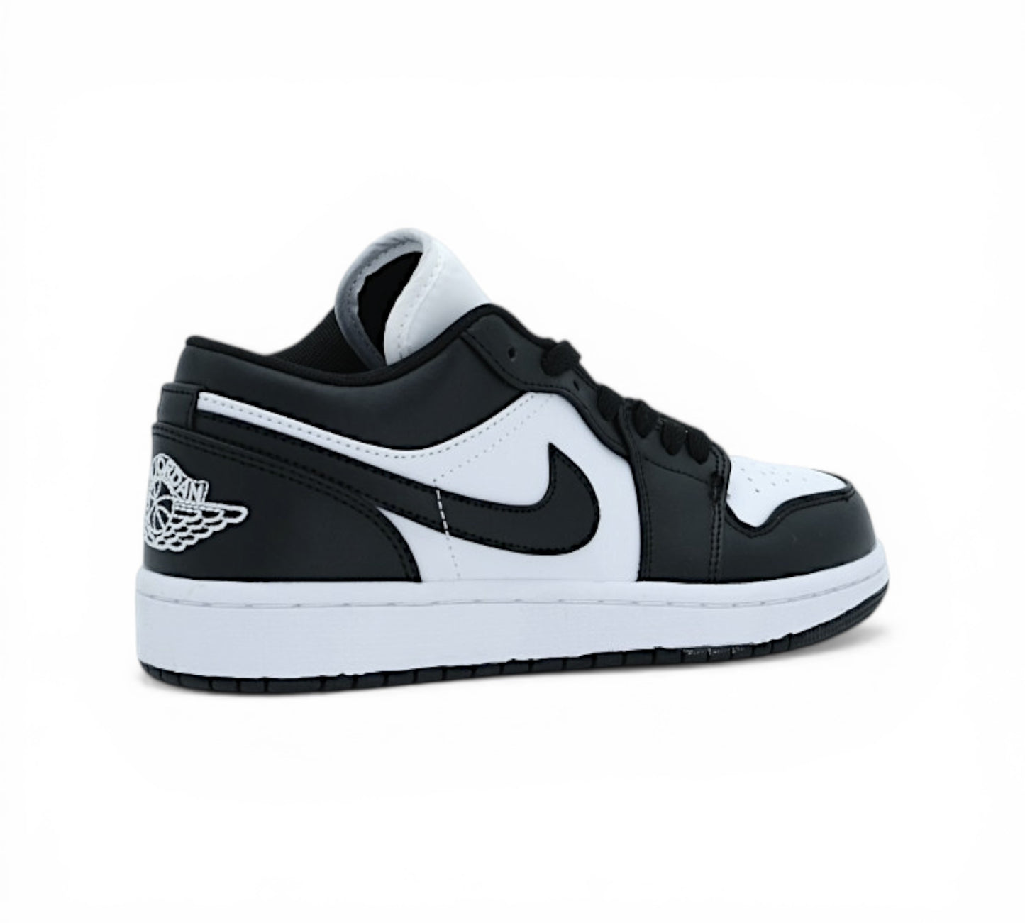 Кроссовки Nike Air Jordan 1 Low чёрно-белые, вид сбоку