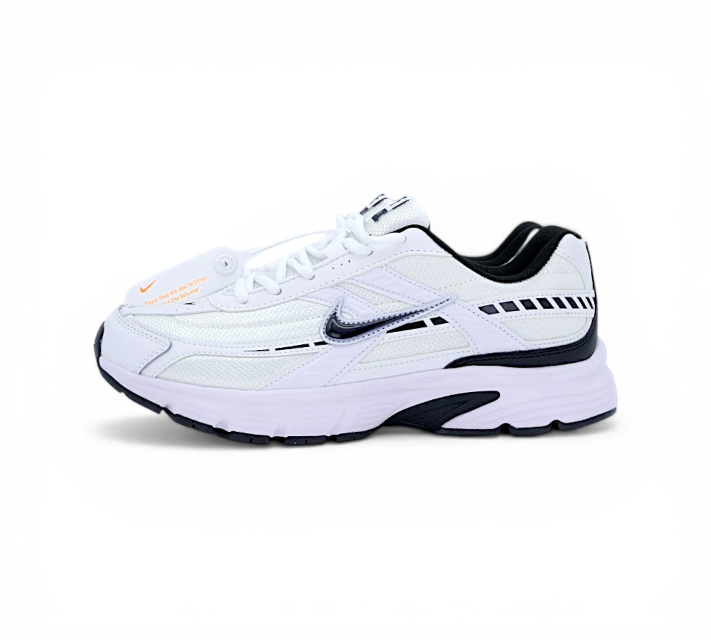 Кроссовки Nike P-7000 белые, вид сбоку