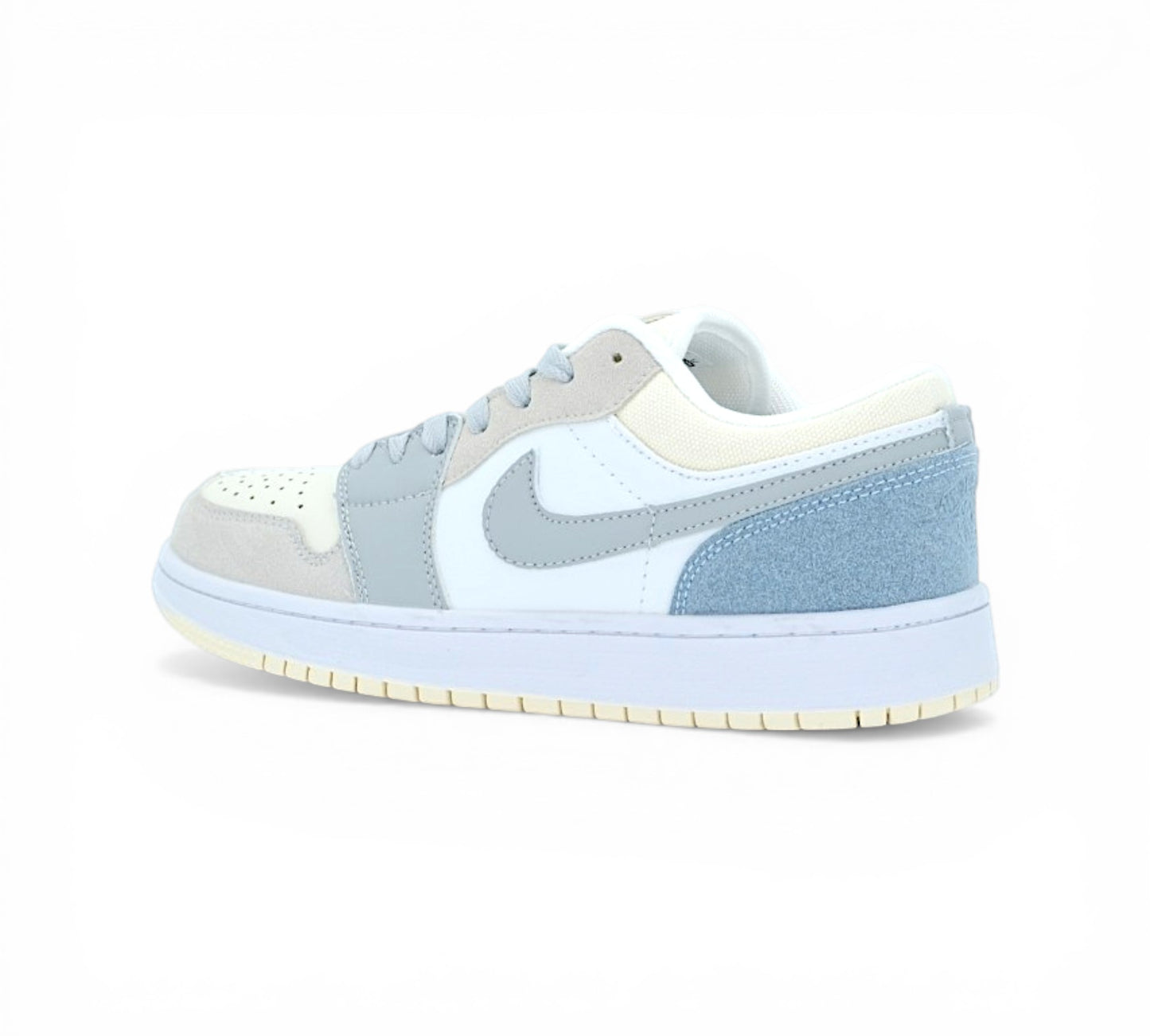 Кроссовки Nike Air Jordan, серо-белые, вид сбоку