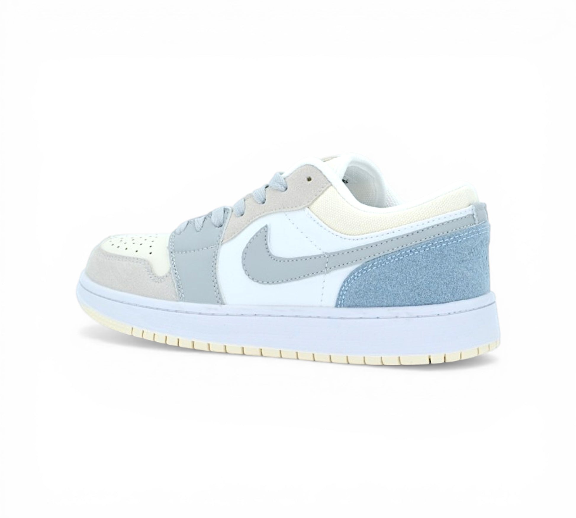 Кроссовки Nike Air Jordan, серо-белые, вид сбоку