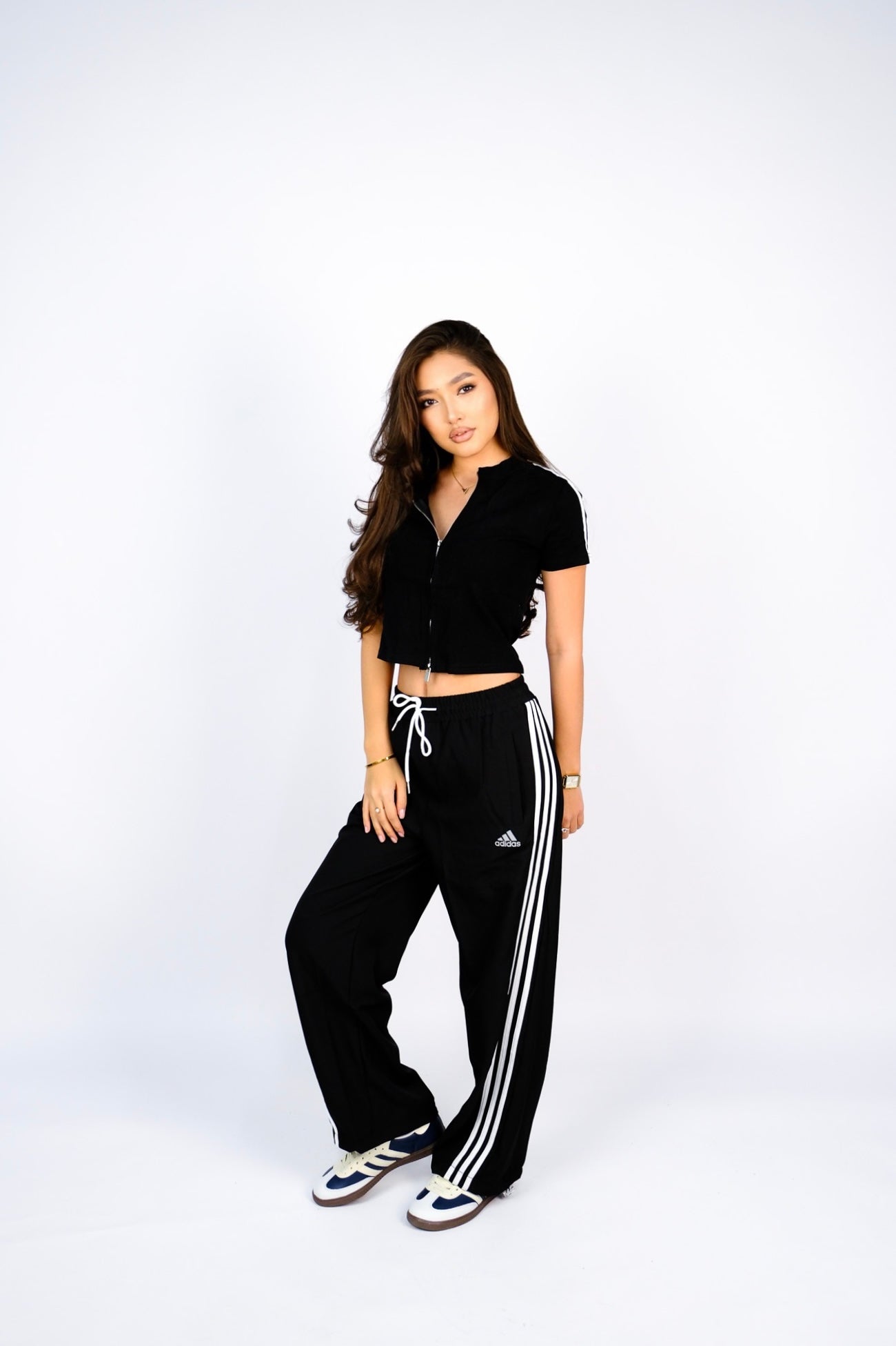 Футболка укороченная на молнии + Брюки Adidas с 3 полосами — Чёрный