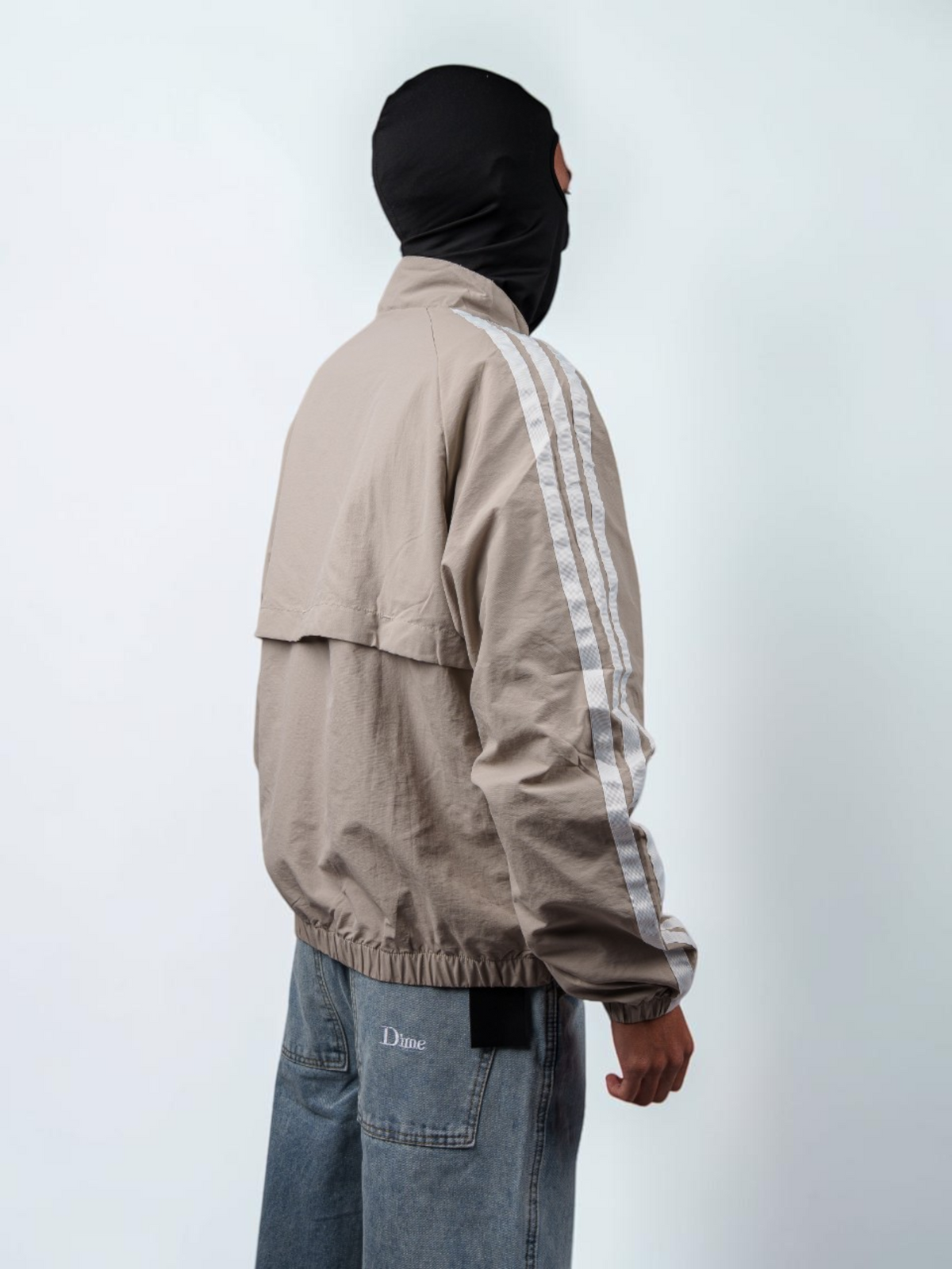 Куртка Adidas с 3 полосами серо-бежевая — вид сзади сбоку, другой ракурс | GAMEOVERSHOP