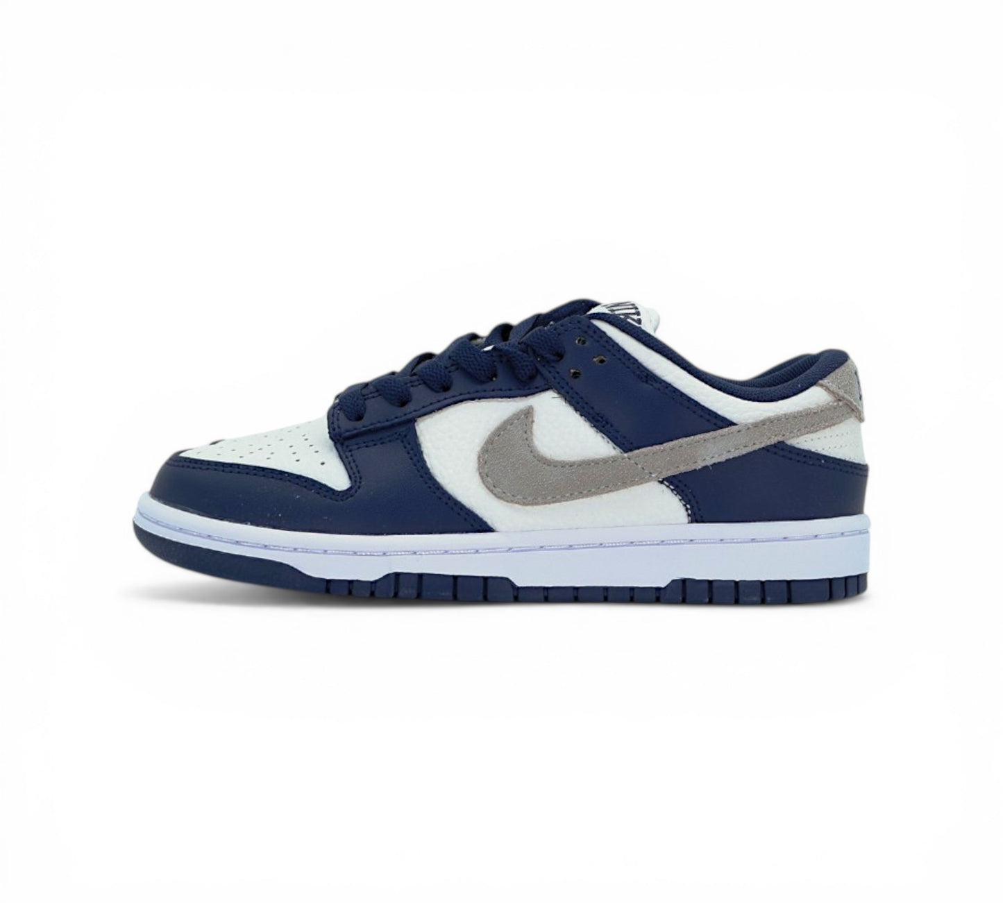 Кроссовки Nike Dunk Low, тёмно-синие с белым и серым, вид сбоку