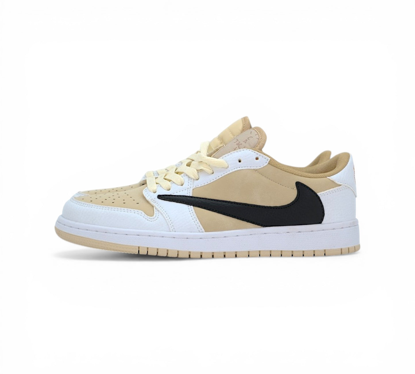 Кроссовки Nike Travis Scott Air Jordan 1 Low Reverse Mocha, бежевые, вид сбоку
