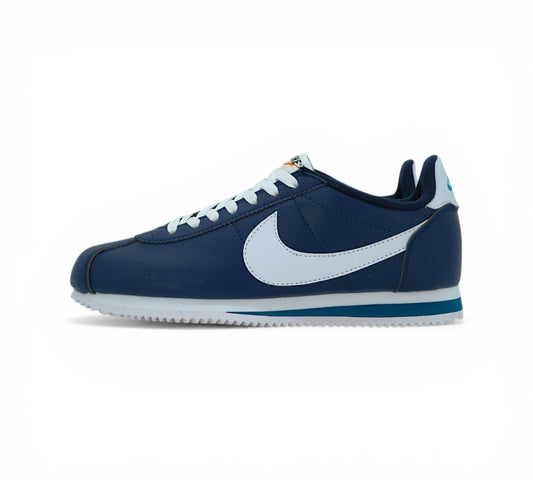 Кроссовки Nike Cortez, тёмно-синие с белым, вид сбоку