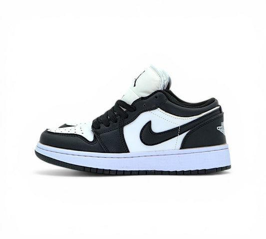 Кроссовки Nike Air Jordan 1 Low чёрно-белые, вид сбоку