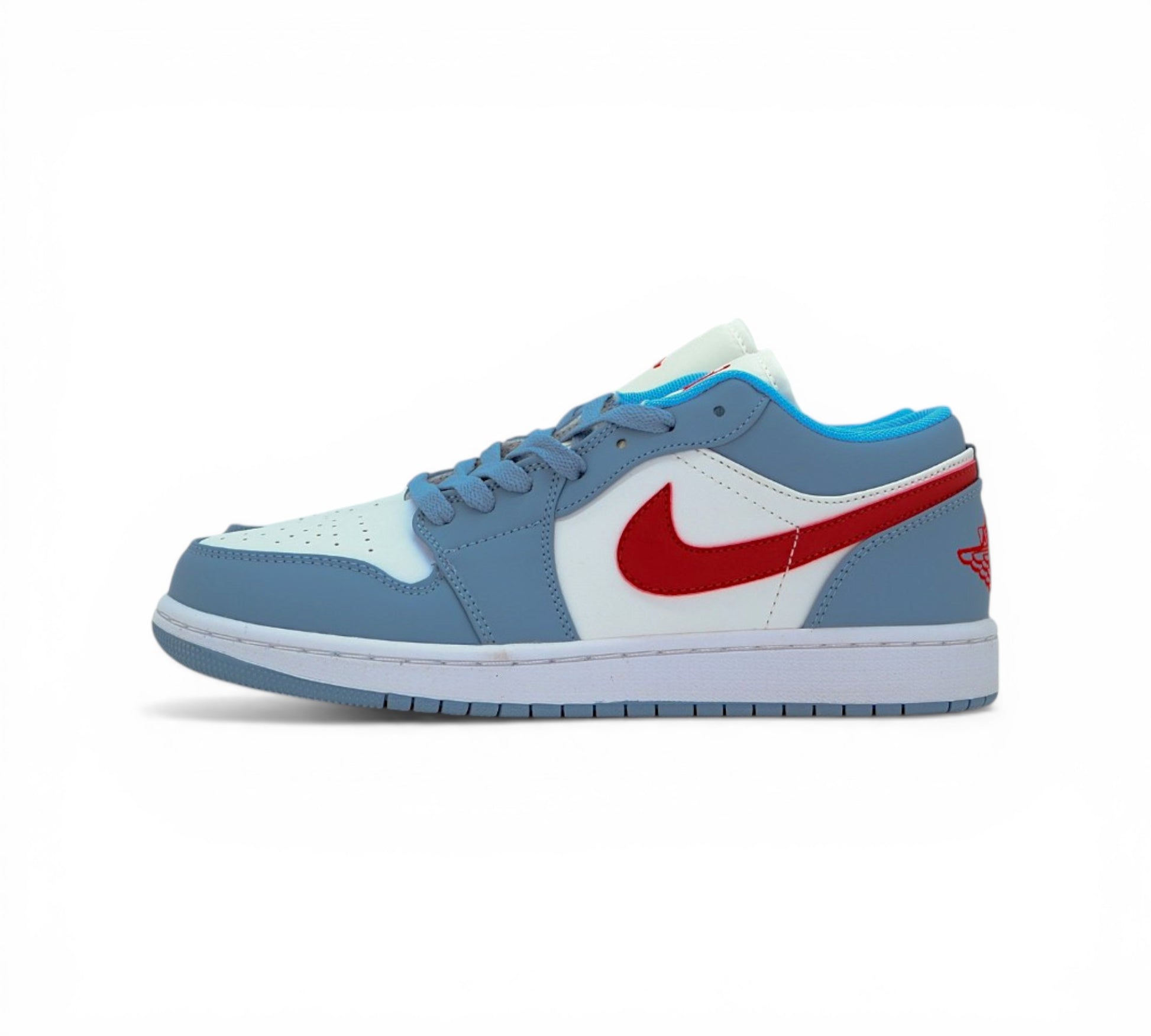 Кроссовки Nike Air Jordan 1 Low, голубые с красным, боковой ракурс