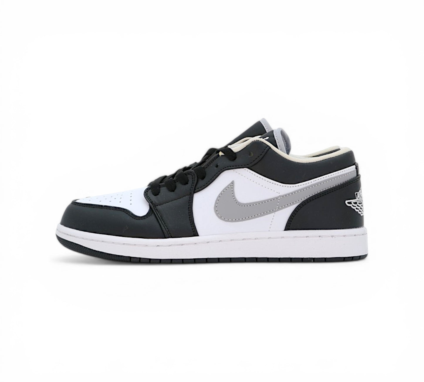 Кроссовки Nike Air Jordan 1 Low, чёрно-белые с серым, вид сбоку