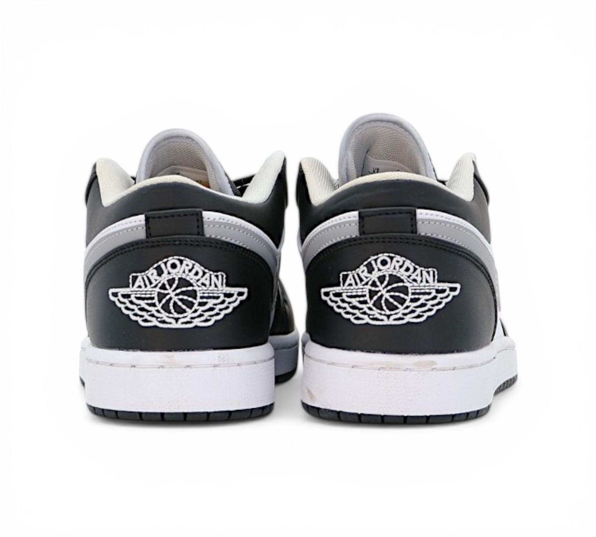 Кроссовки Nike Air Jordan 1 Low, чёрно-белые с серым, вид сбоку