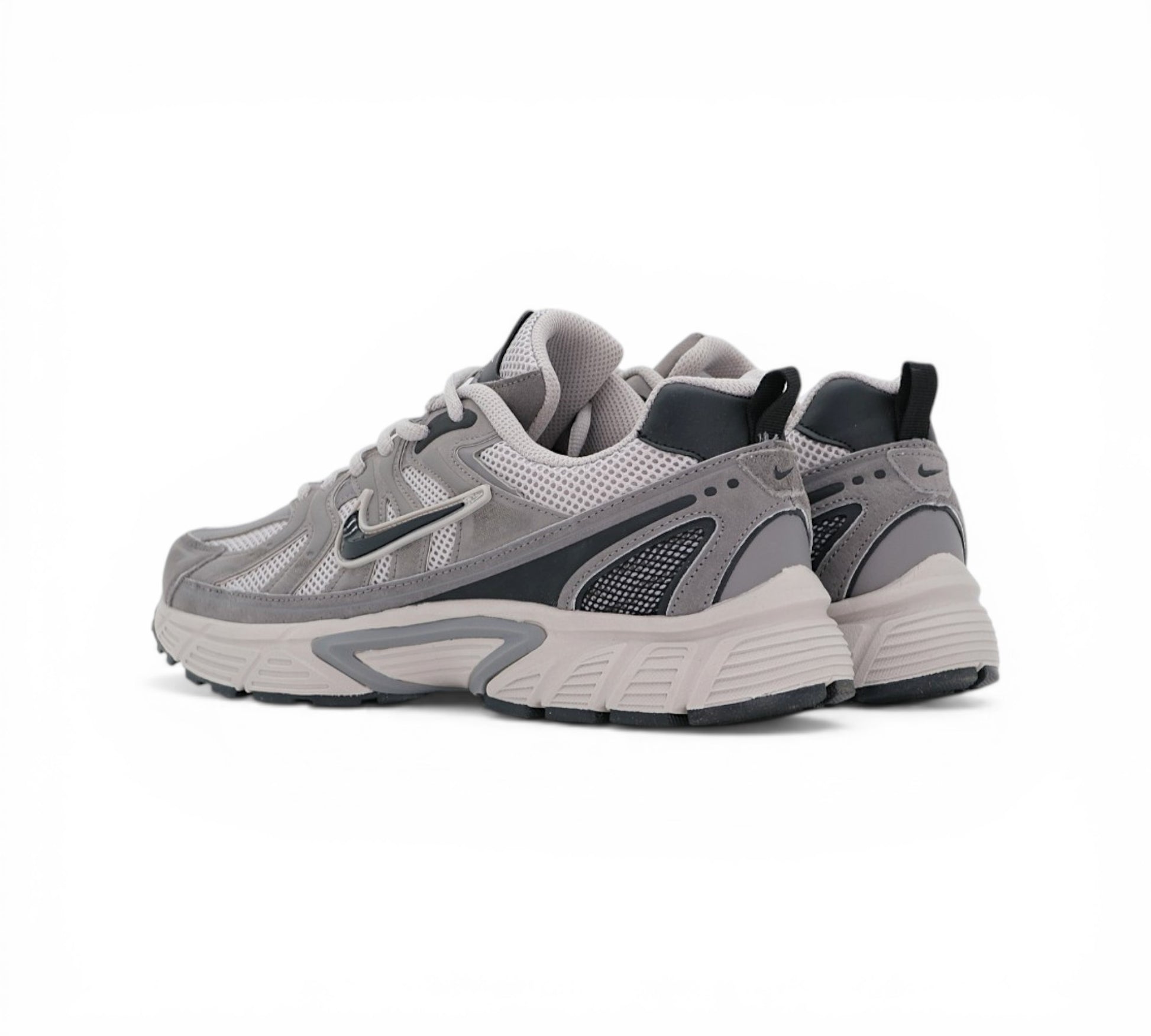 Кроссовки Nike V2K Run серые, вид сбоку