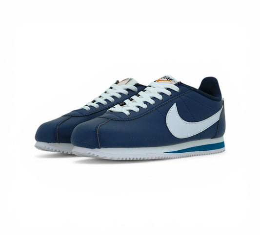 Кроссовки Nike Cortez, тёмно-синие с белым, вид сбоку