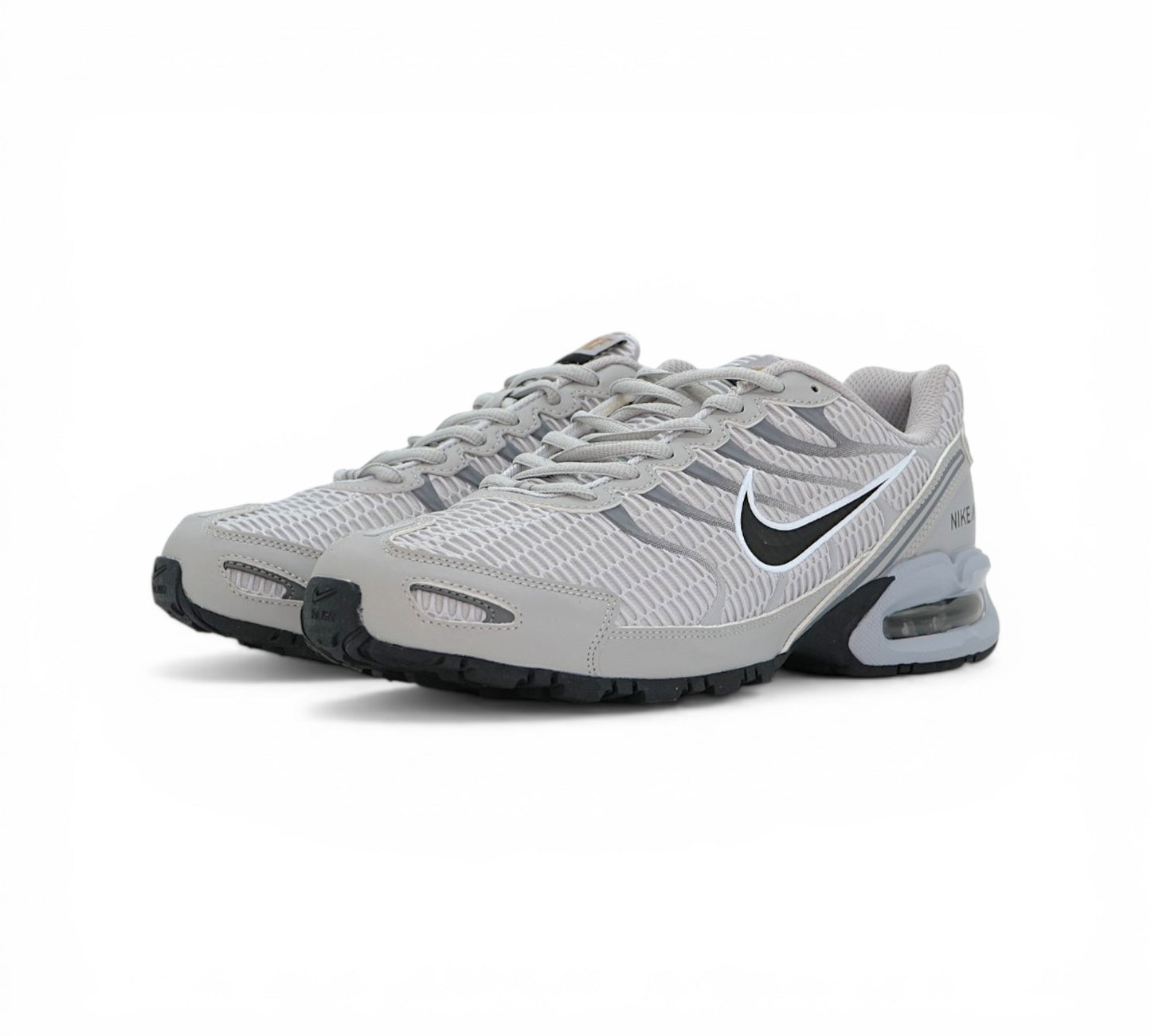 Кроссовки Nike Air Max Torch 4, серебристые, вид сбоку