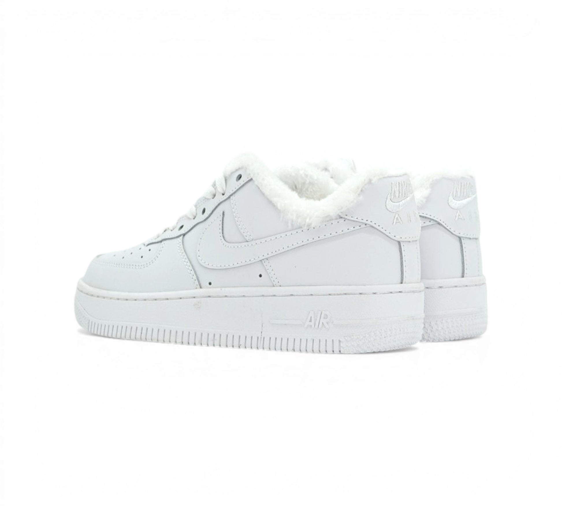 Кроссовки Nike Air Force 1 белые с мехом вид сбоку