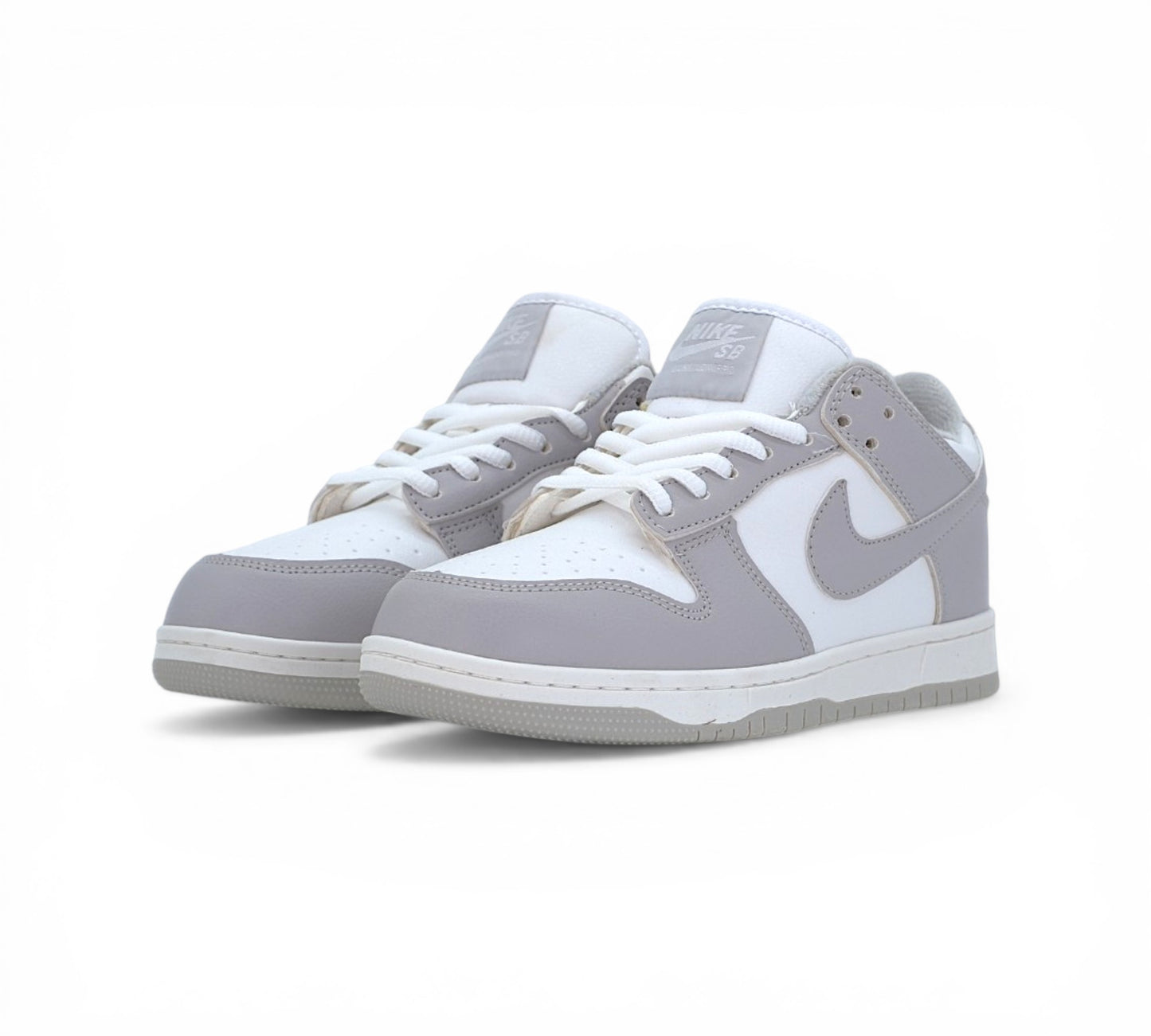 Кроссовки Nike Dunk Mid, бело-серые, вид сбоку