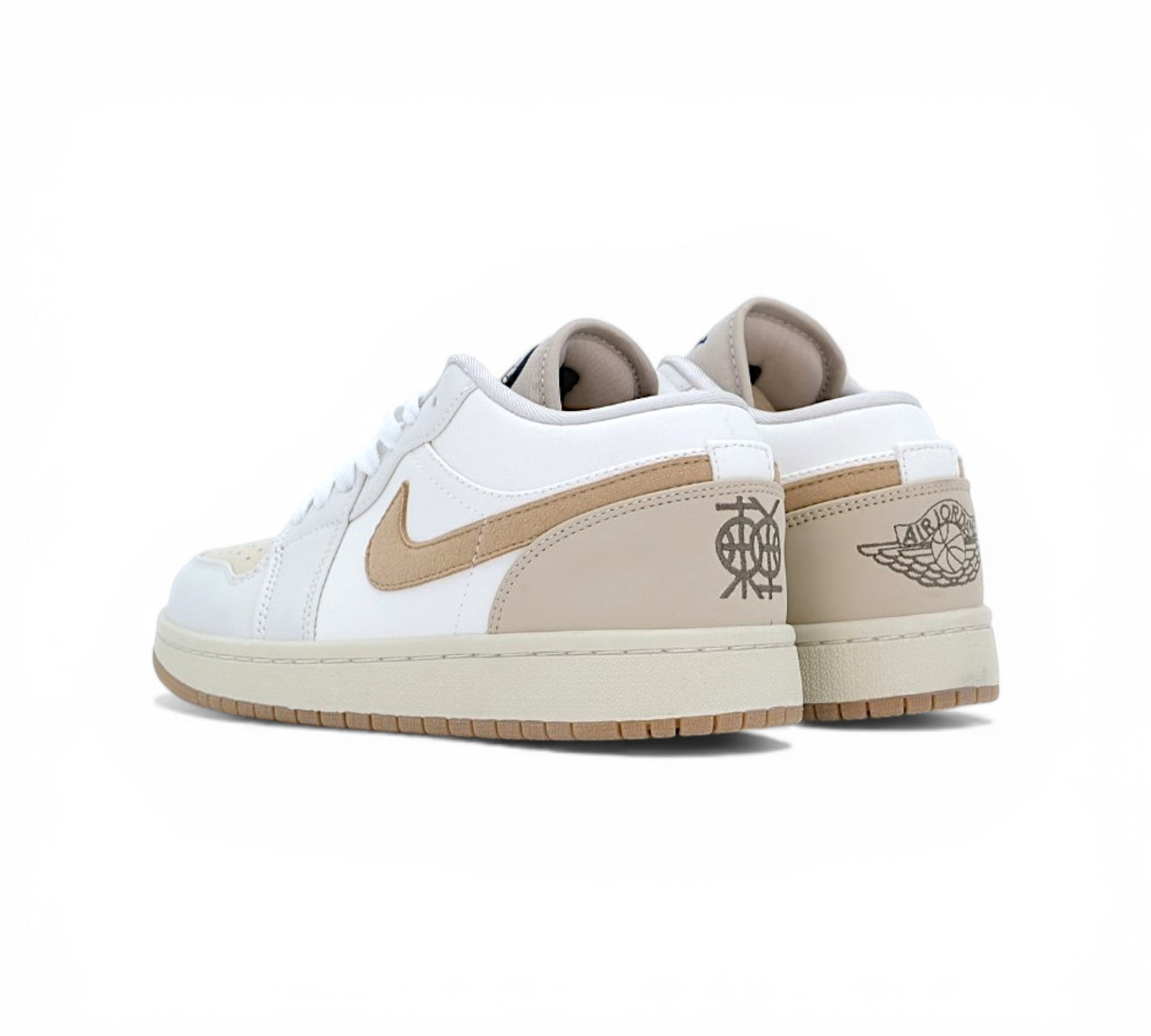 Кроссовки Nike Air Jordan 1 Low, белые с бежевым, вид сбоку