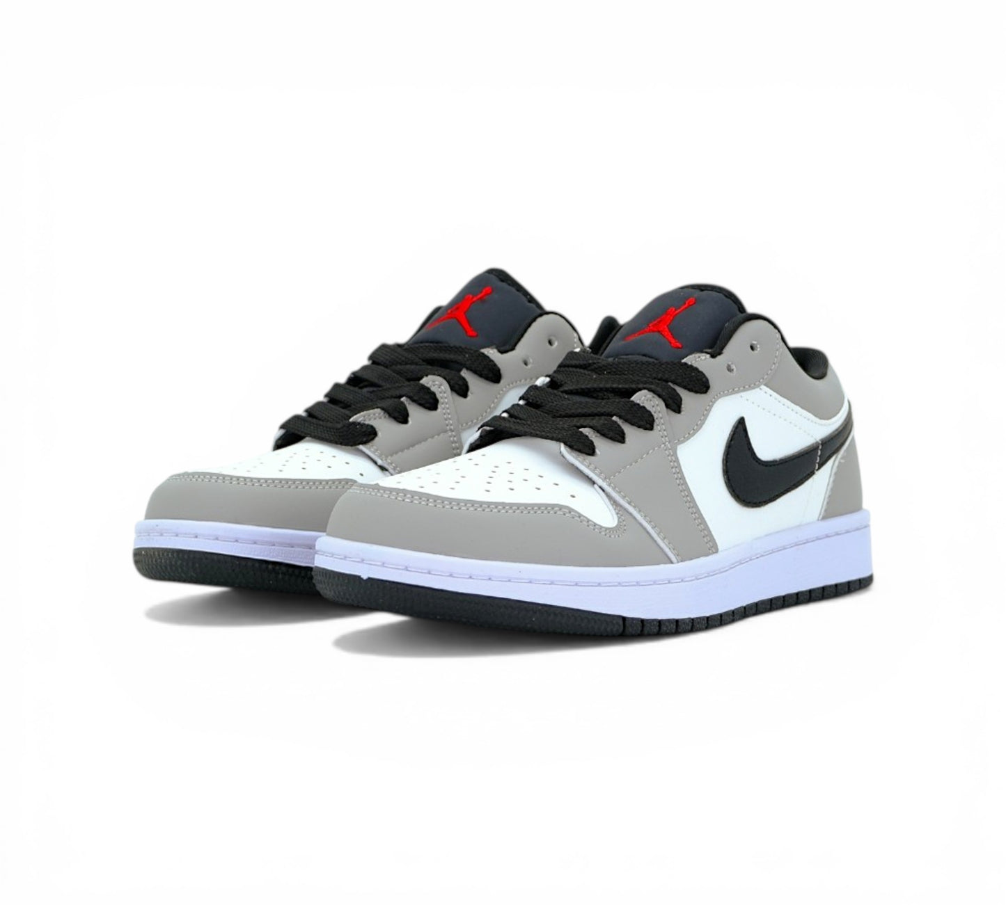Кроссовки Jordan Air Jordan 1 Low серые белые черные, вид сбоку