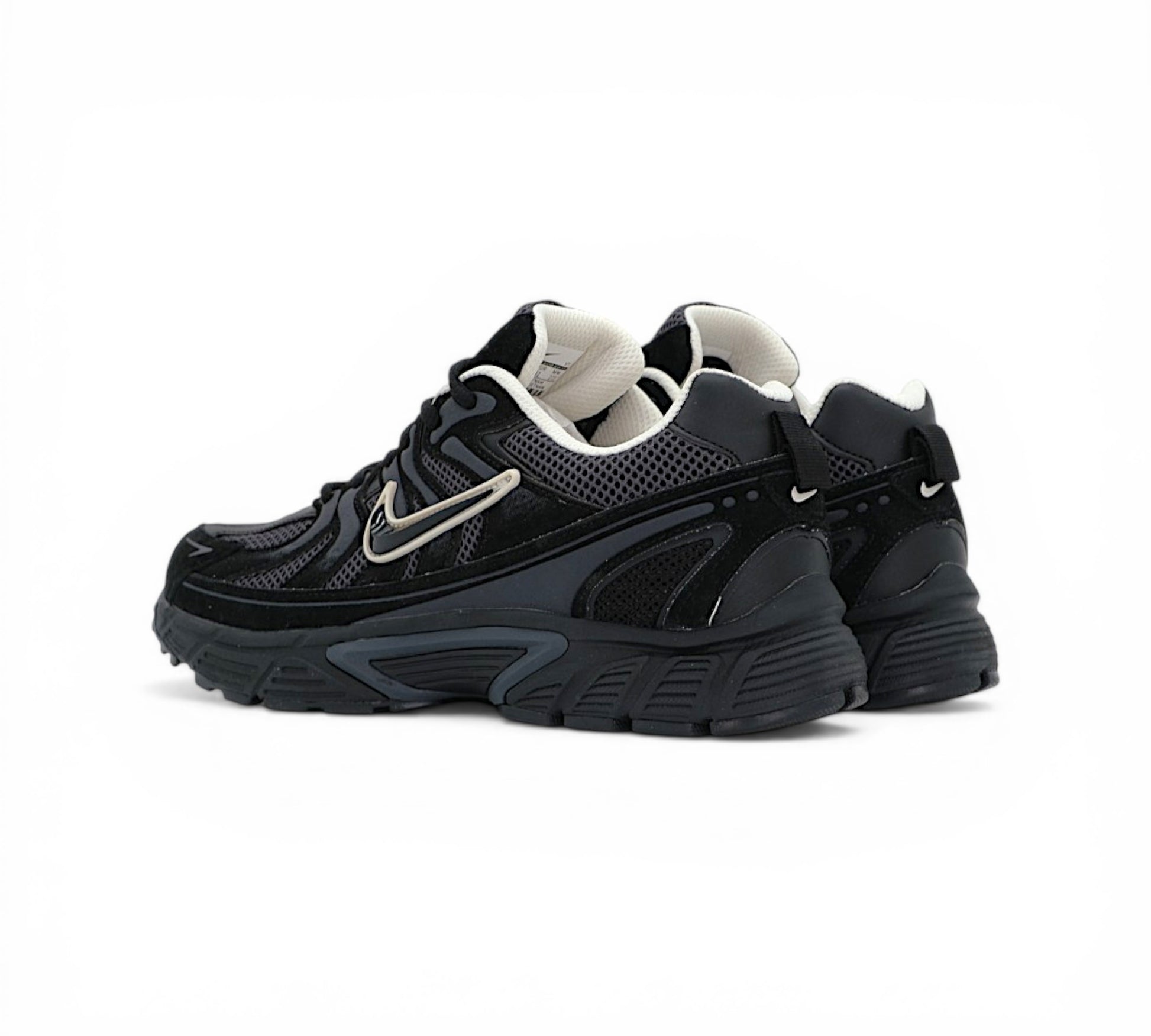Кроссовки Nike V2K Run, черные, вид сбоку