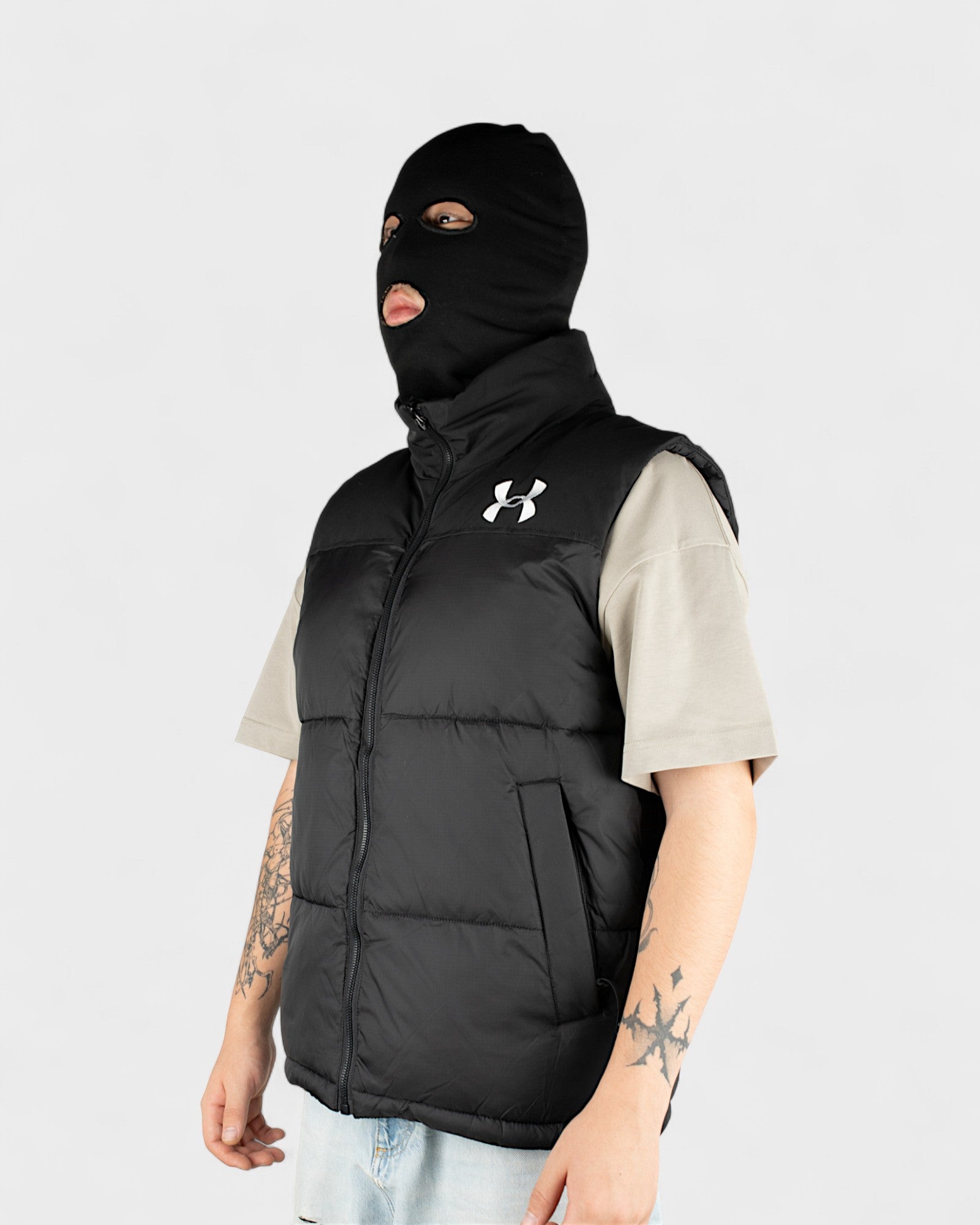Жилетка Under Armour 666 Black M — купить куртку Under Armour в Алматы фото 3 | GAMEOVERSHOP