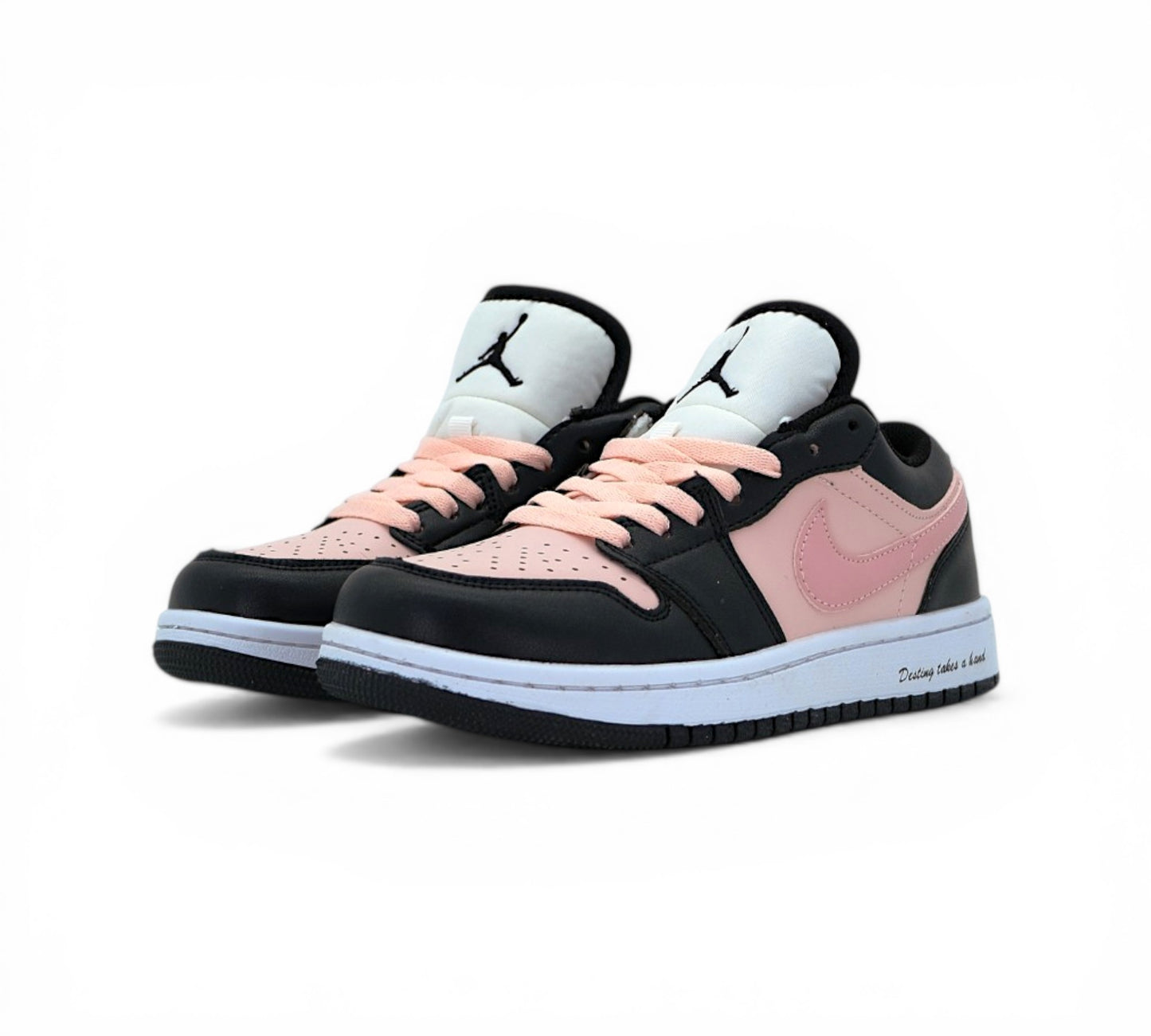 Кроссовки Jordan 1 Low, розовые с чёрным, вид сбоку