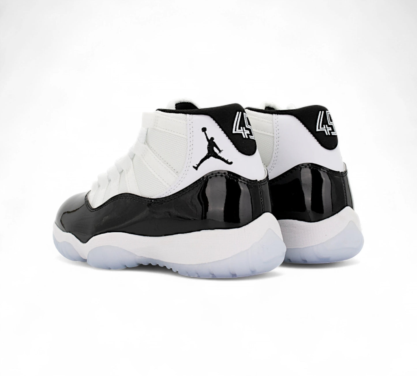 Air Jordan 11 Retro “Black/White – Pure Classic” Z