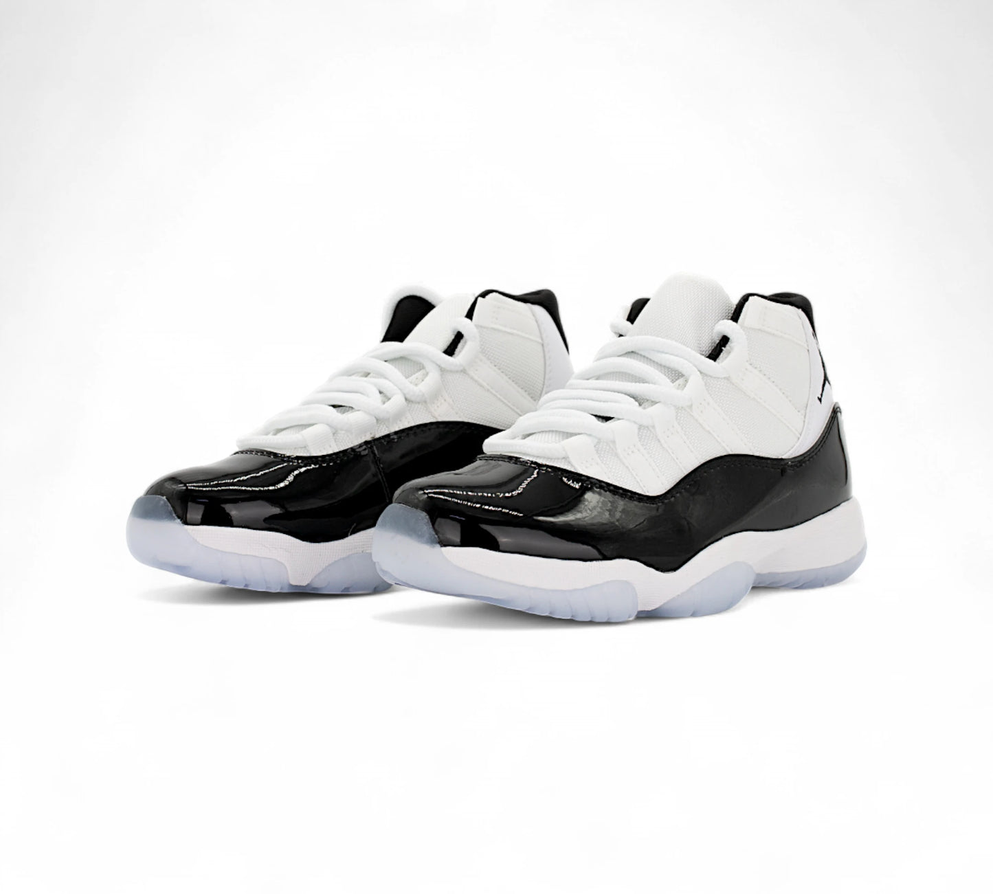 Air Jordan 11 Retro “Black/White – Pure Classic” Z