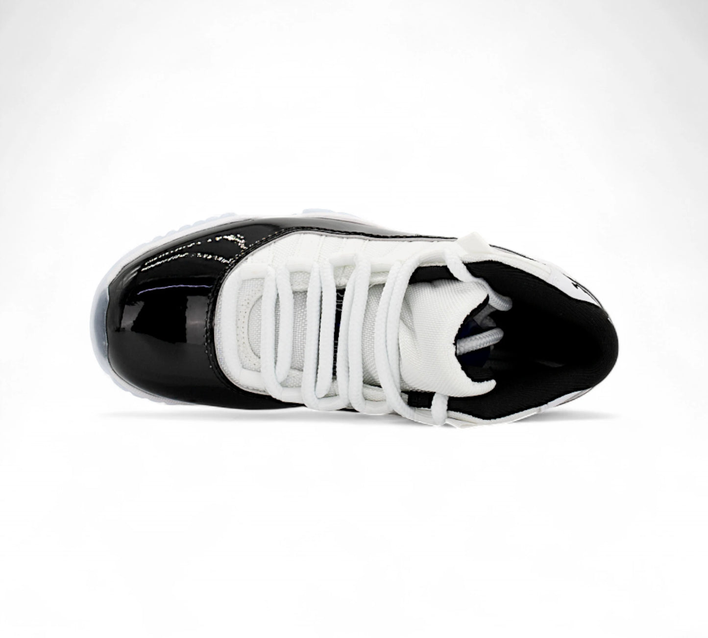 Air Jordan 11 Retro “Black/White – Pure Classic” Z