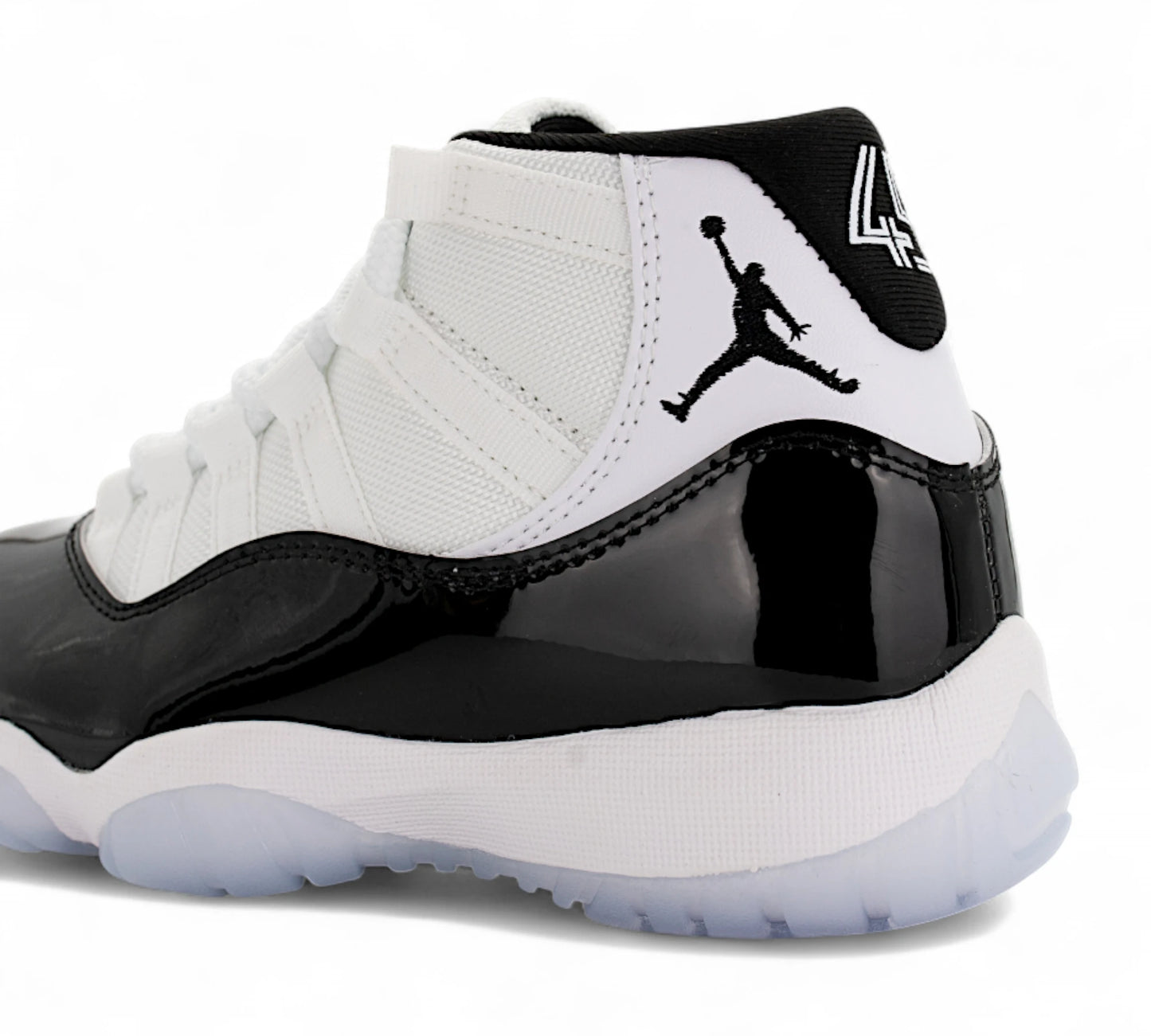 Air Jordan 11 Retro “Black/White – Pure Classic” Z