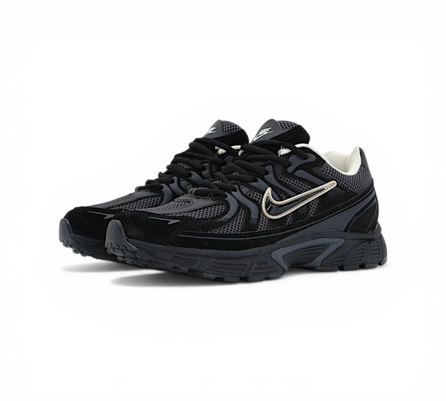Кроссовки Nike V2K Run, черные, вид сбоку