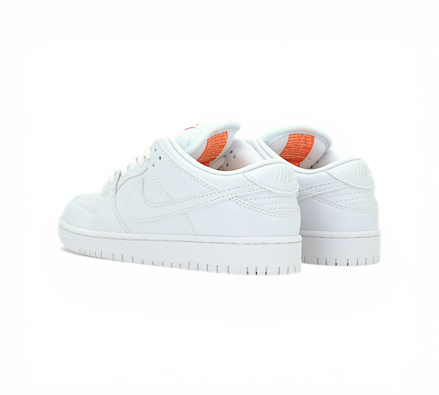 Кроссовки Nike Dunk Low, белые, вид сбоку