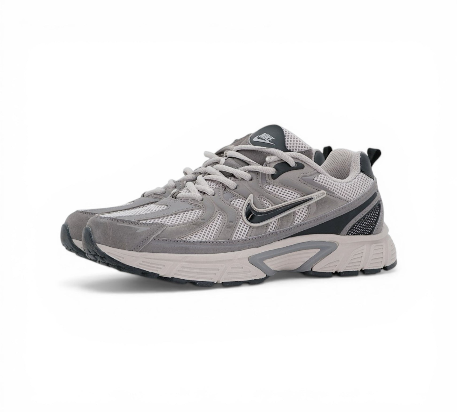 Кроссовки Nike V2K Run серые, вид сбоку